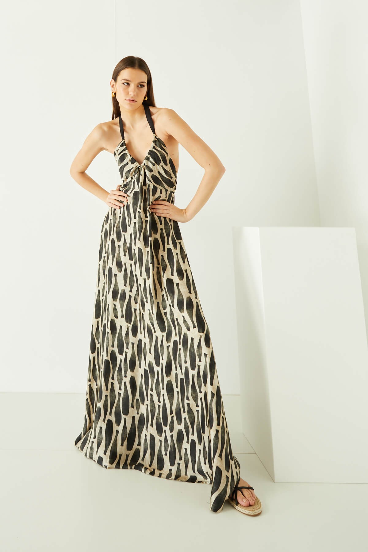 BACKLESS MAXI DRESS