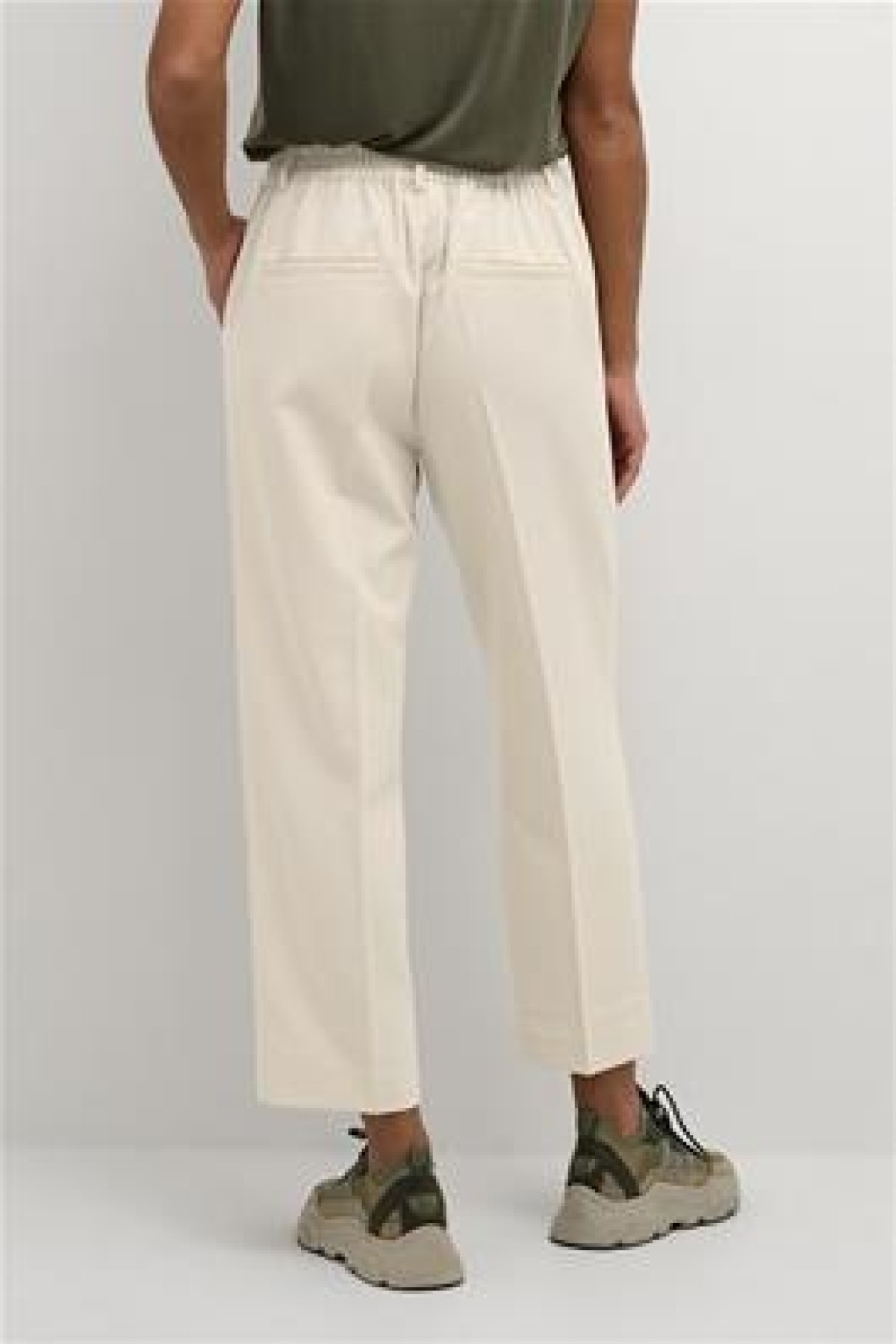 RELAXED TROUSERS  LEG AND TWO SIDE POCKETS
