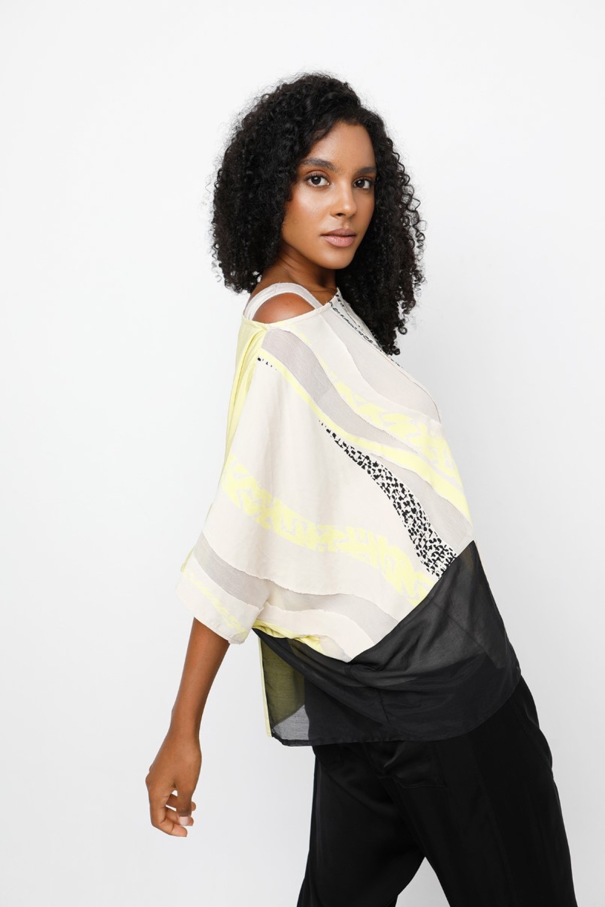 SHORT-SLEEVE BLOUSE WITH ASYMMETRIC PIECED PATTERNS    patterns