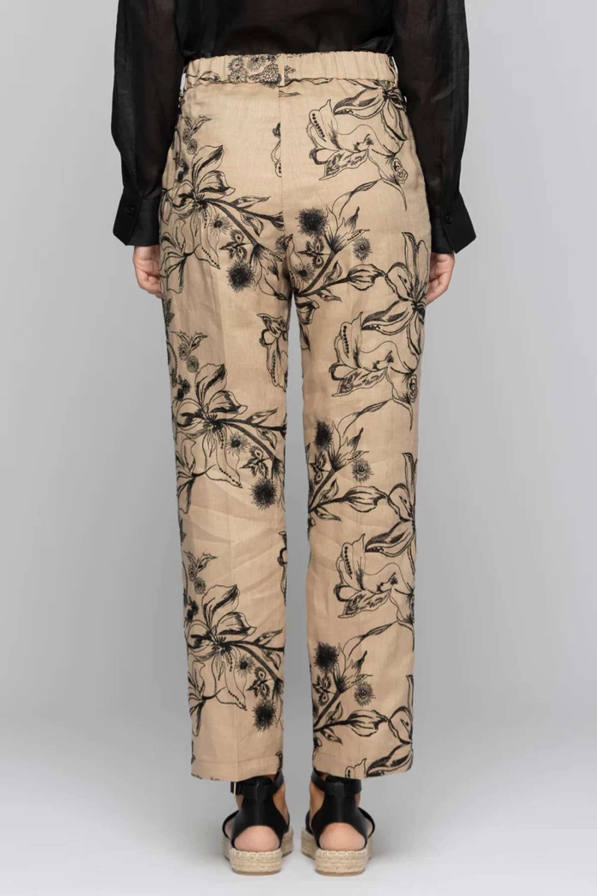 EMBROIDERED TROUSERS WITH AN ELASTICATED WAISTBAND