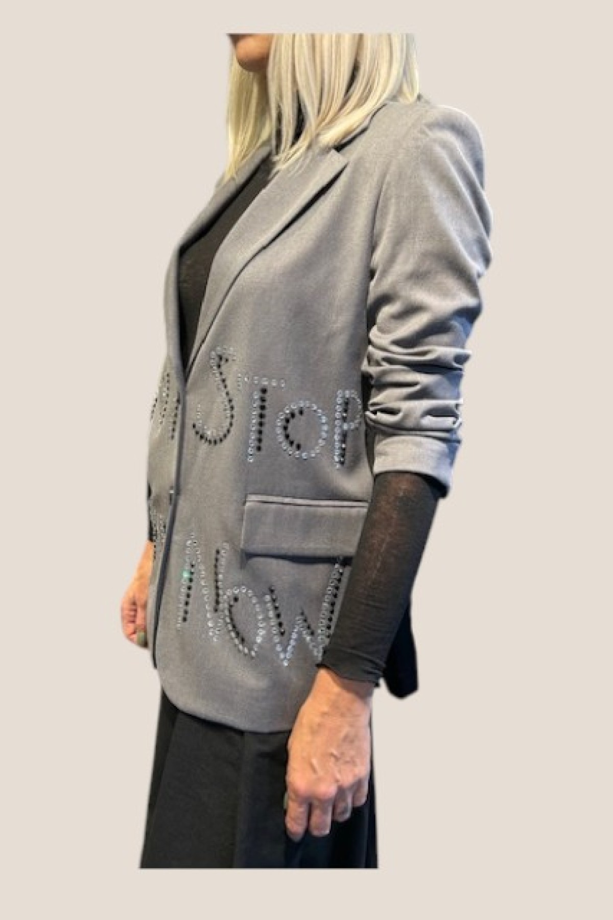 STYLISH BLAZER DECORATED WITH SHINY STONES