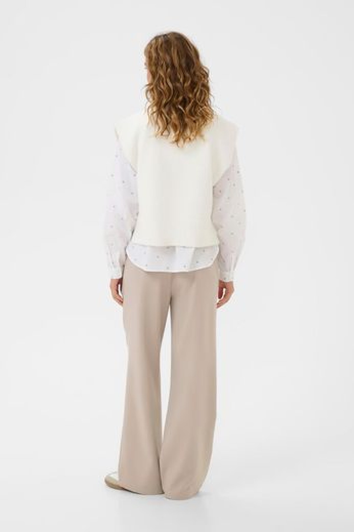 KNITTED VEST WITH ZIP-UP