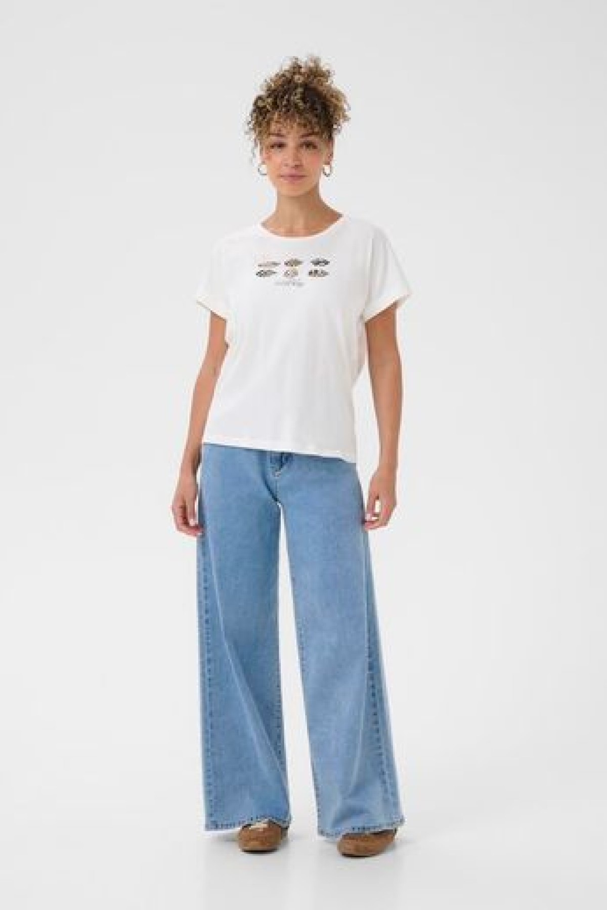 White cotton T-shirt featuring a lips print. Two colors