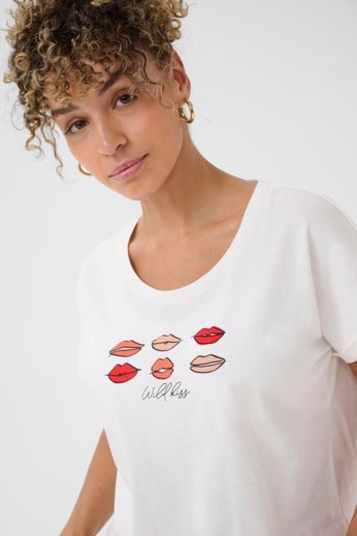 White cotton T-shirt featuring a lips print. Two colors
