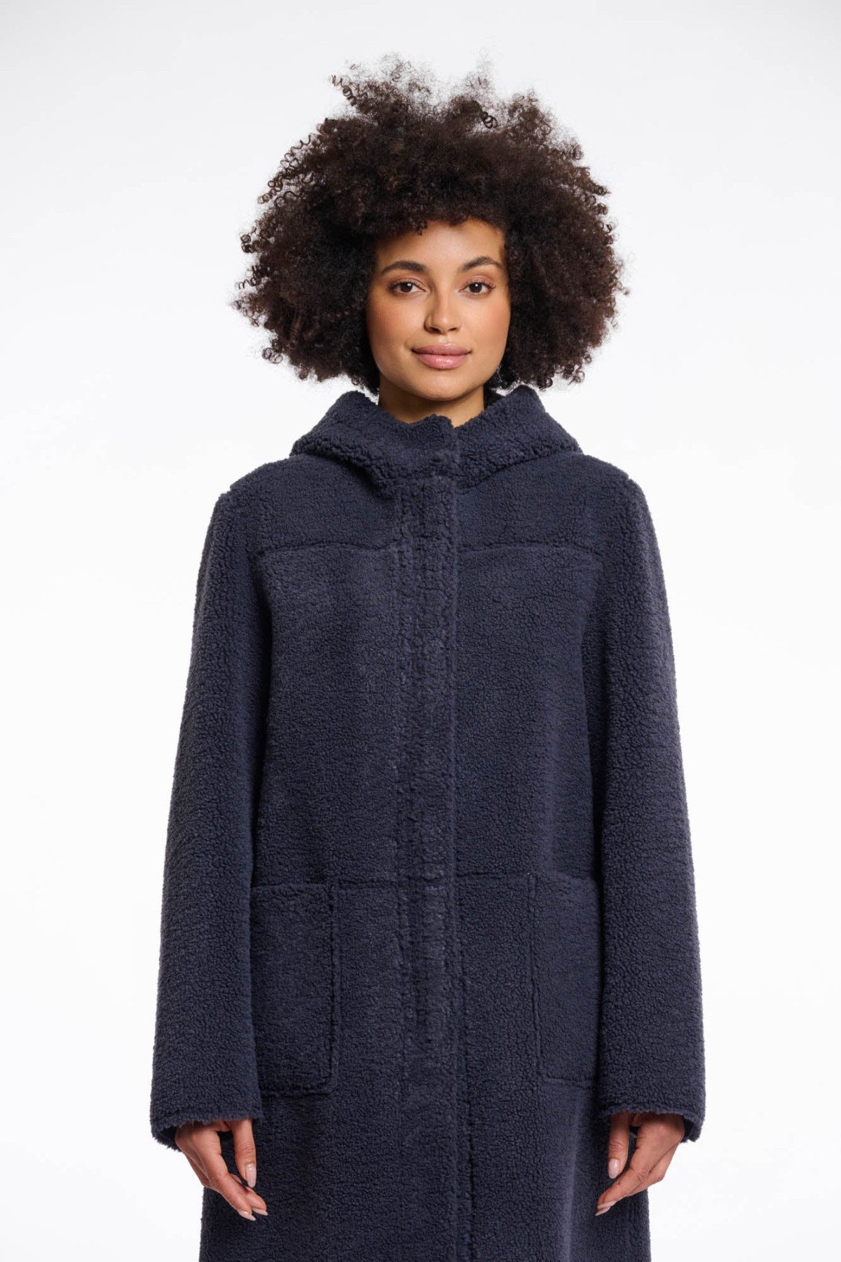 REVERSIBLE AND FEMININE COAT WITH HOOD.