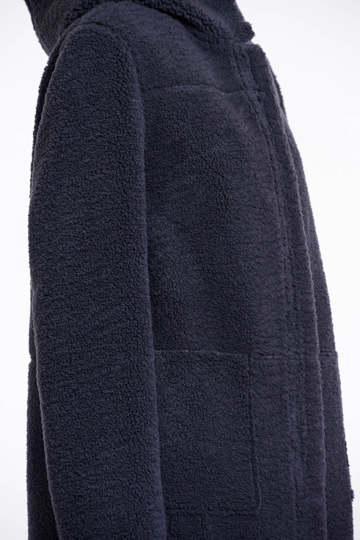 REVERSIBLE AND FEMININE COAT WITH HOOD.