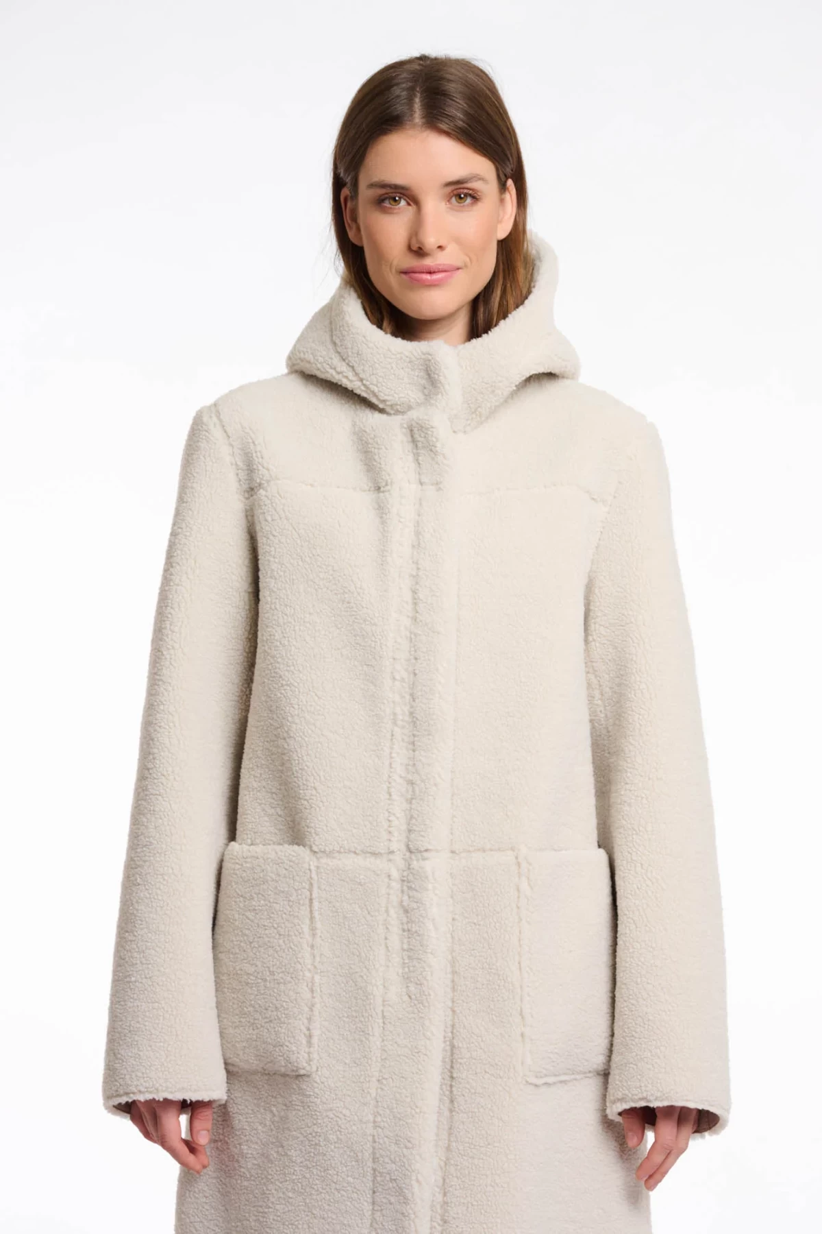 REVERSIBLE AND FEMININE COAT WITH HOOD.