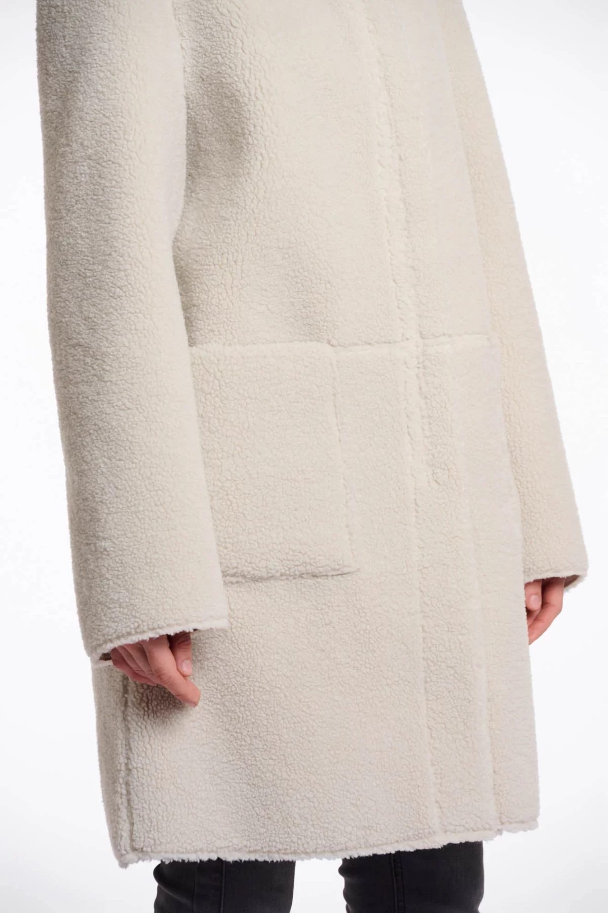 REVERSIBLE AND FEMININE COAT WITH HOOD.