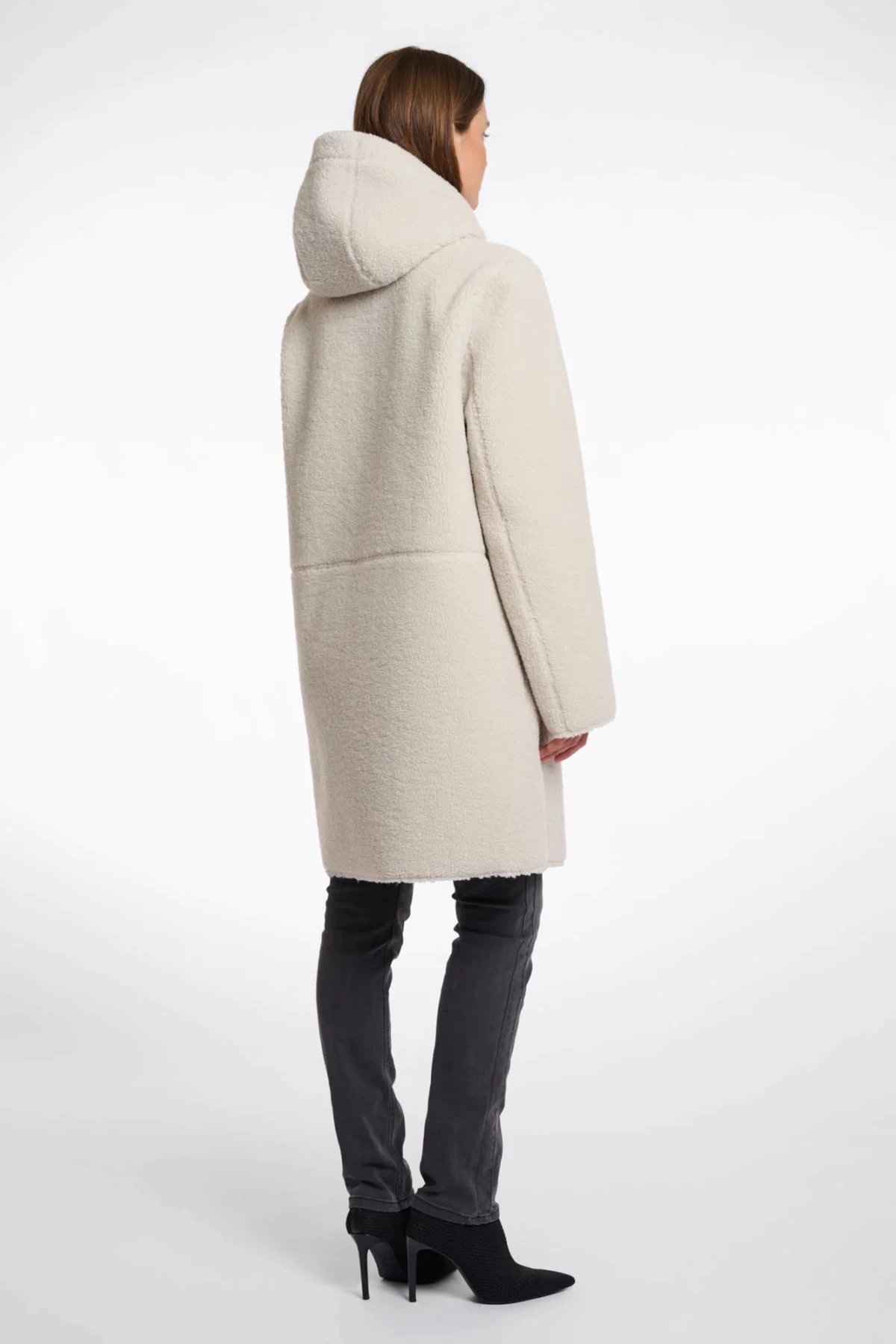 REVERSIBLE AND FEMININE COAT WITH HOOD.