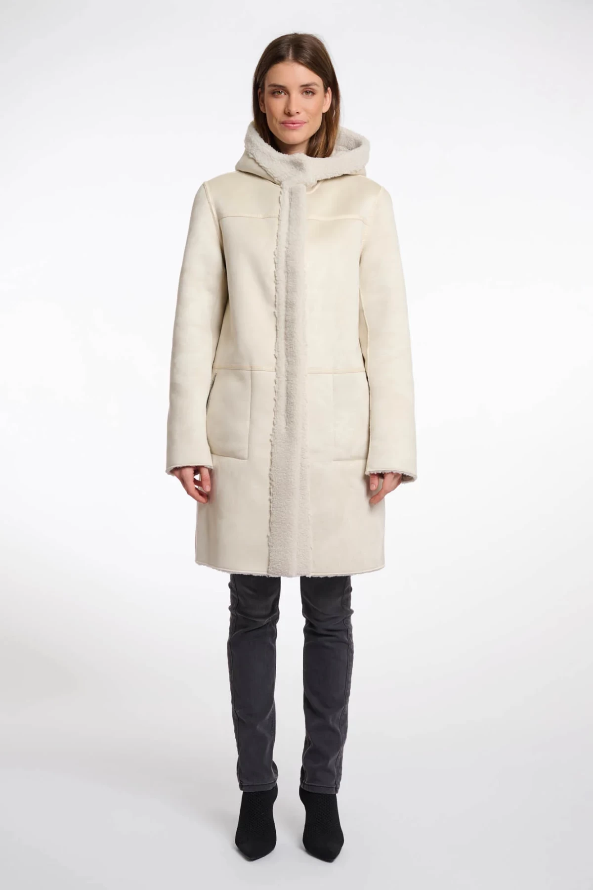REVERSIBLE AND FEMININE COAT WITH HOOD.