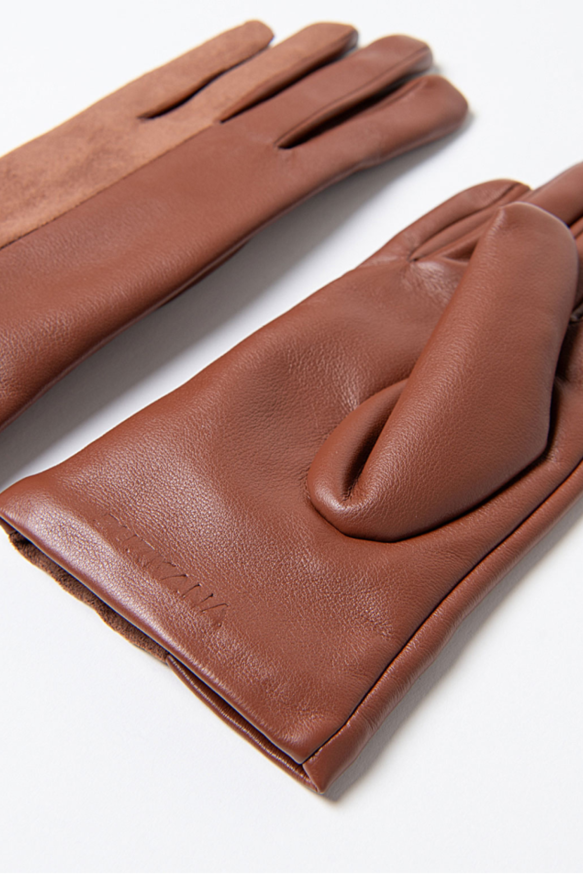 GLOVES WITH BI-MATERIAL DESIGN /LEATHER AND FABRIC