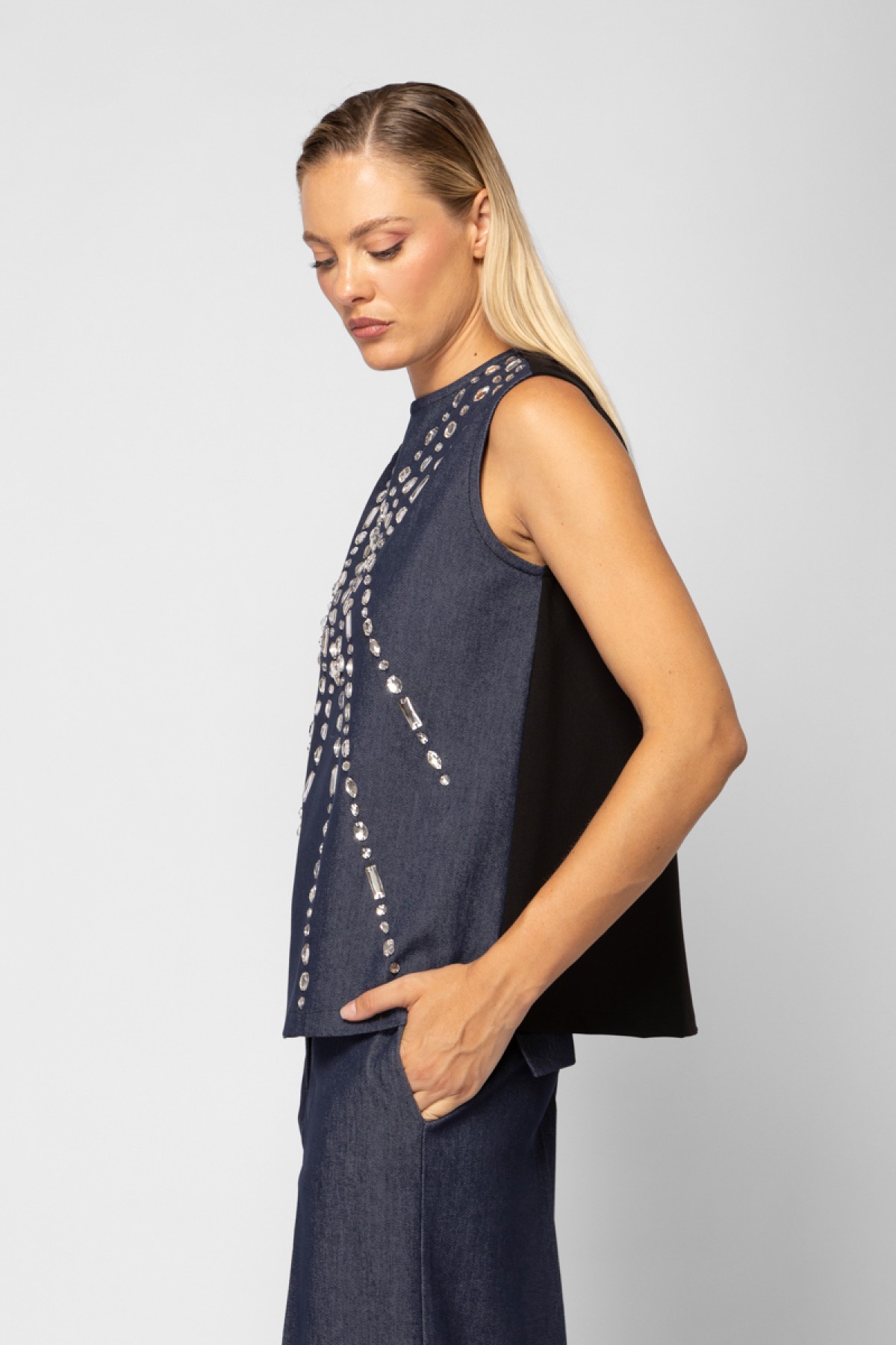 ΤΟΠ ΔΙΑΚΟΣΜΗΜΕΝΟ ΜΕ ΛΑΜΠΕΡΕΣ ΠΕΤΡΕΣ