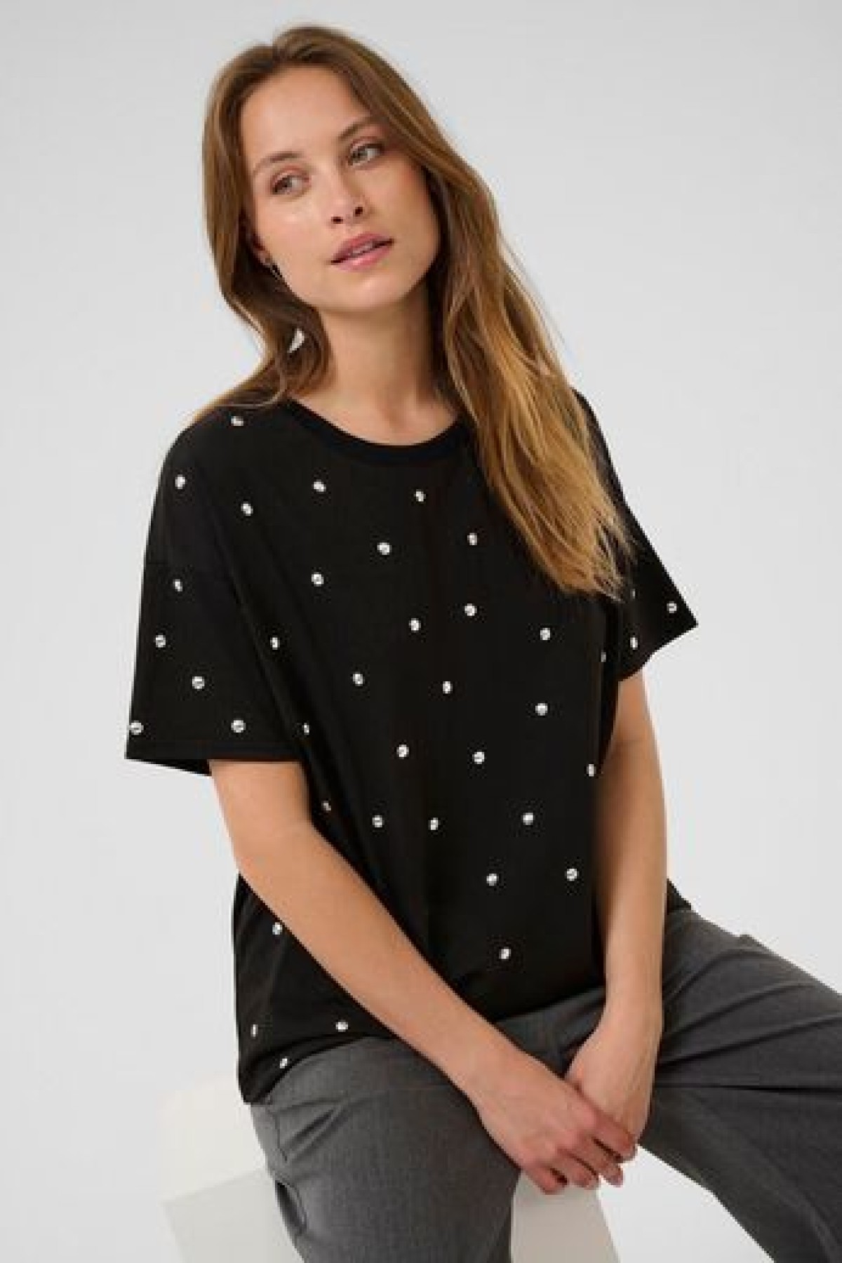 ΜΑΥΡΟ ΓΥΝΑΙΚΕΙΟ T-SHIRT ΜΕ ΤΡΟΥΚΣ