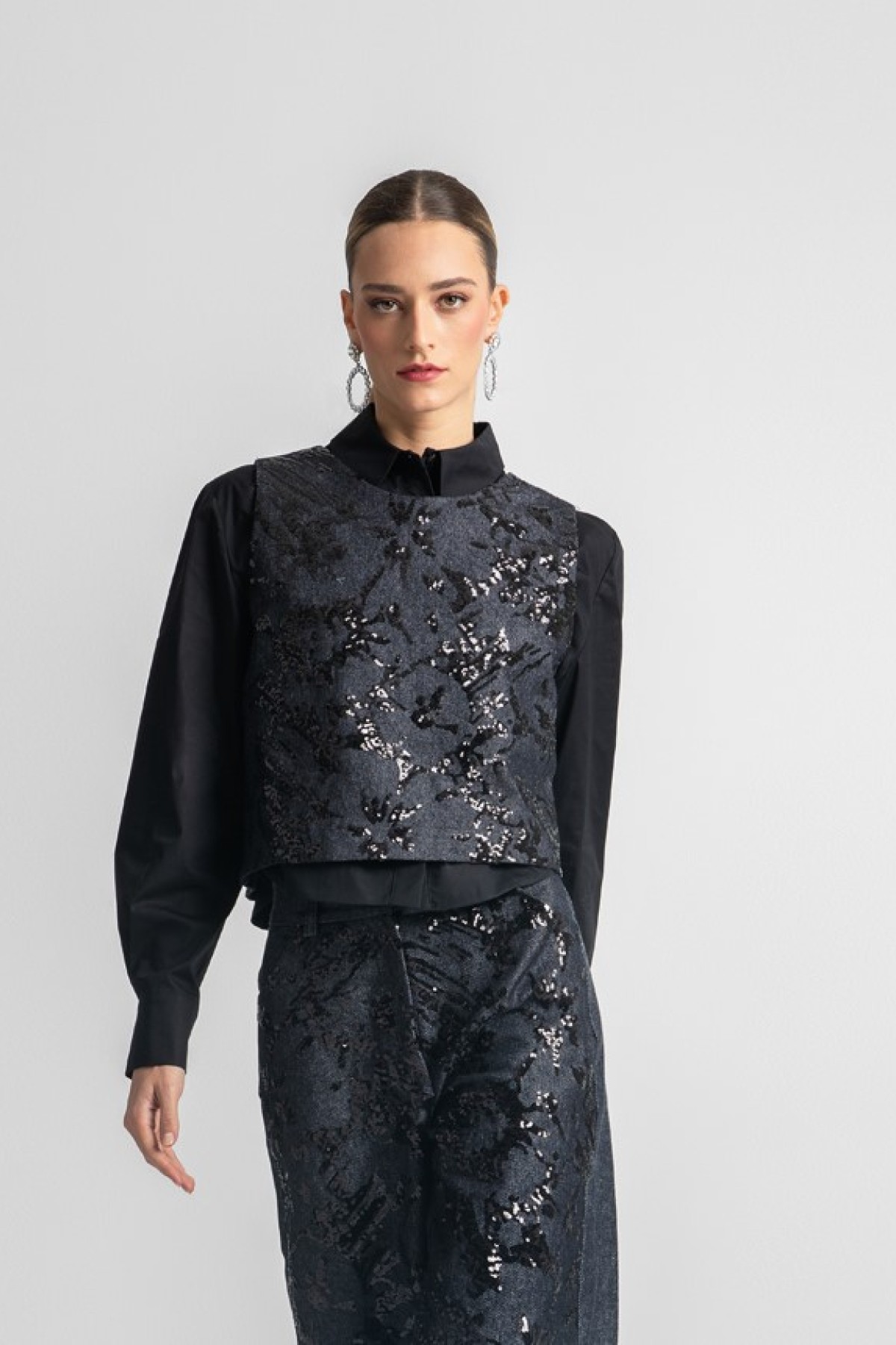JEANS TOP ΜΕ ΚΕΝΤΗΤΕΣ ΠΑΓΙΕΤΕΣ. ΣΥΝΔΥΑΣΤE ΤΟ ΜΕ  ΤΗΝ ΠΑΝΤΕΛΟΝΑ ΑΠΟ ΤΗΝ ΙΔΙΑ ΣΥΛΛΟΓΗ
