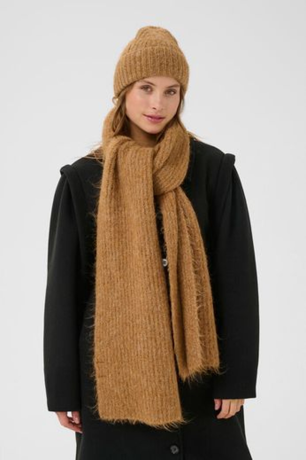 KNITTED SCARF