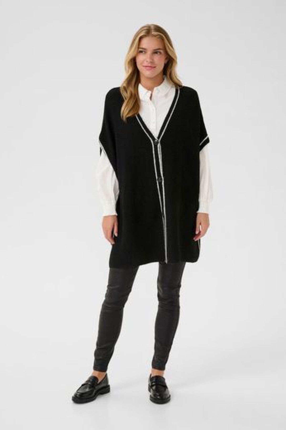 KNIT VEST