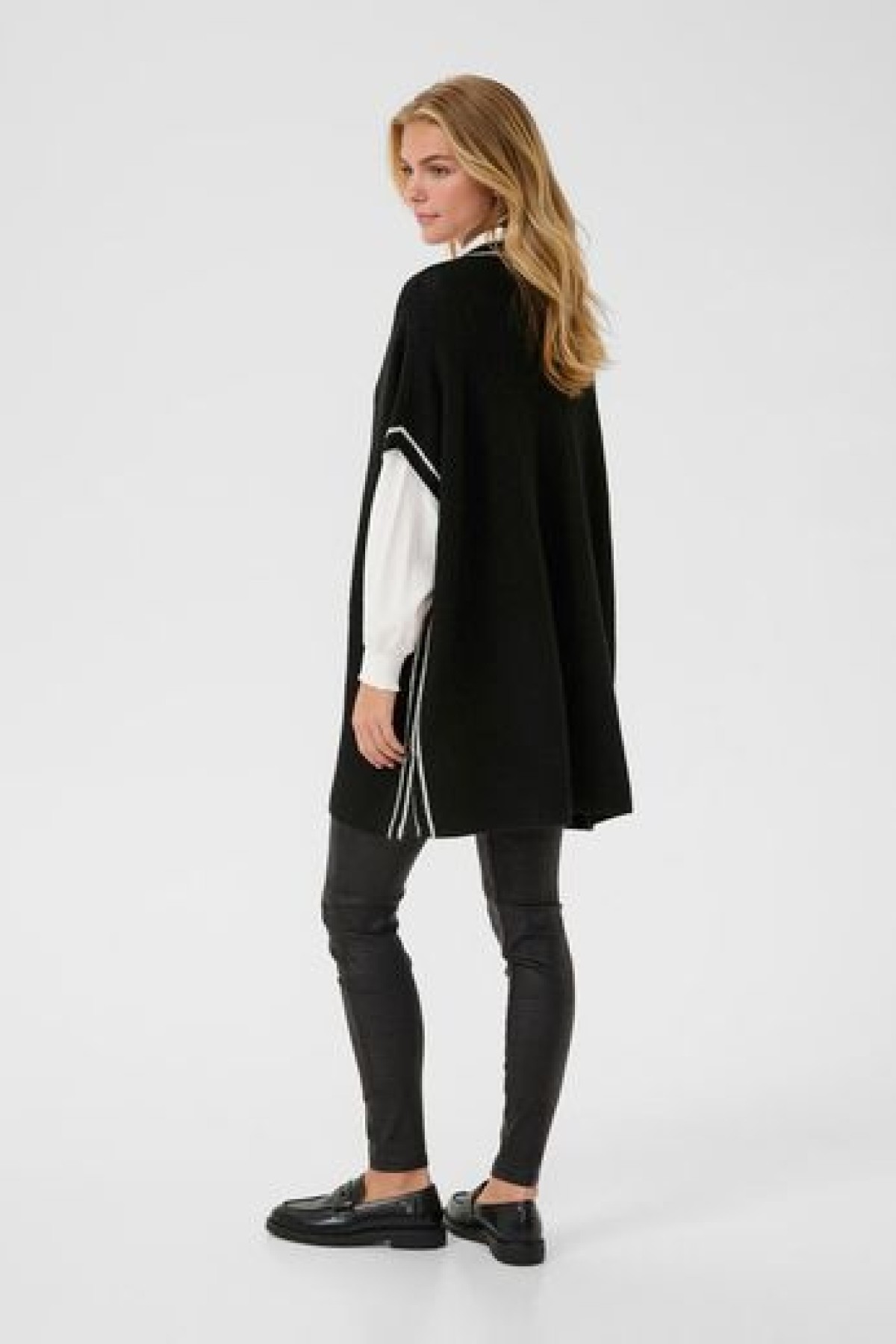 KNIT VEST