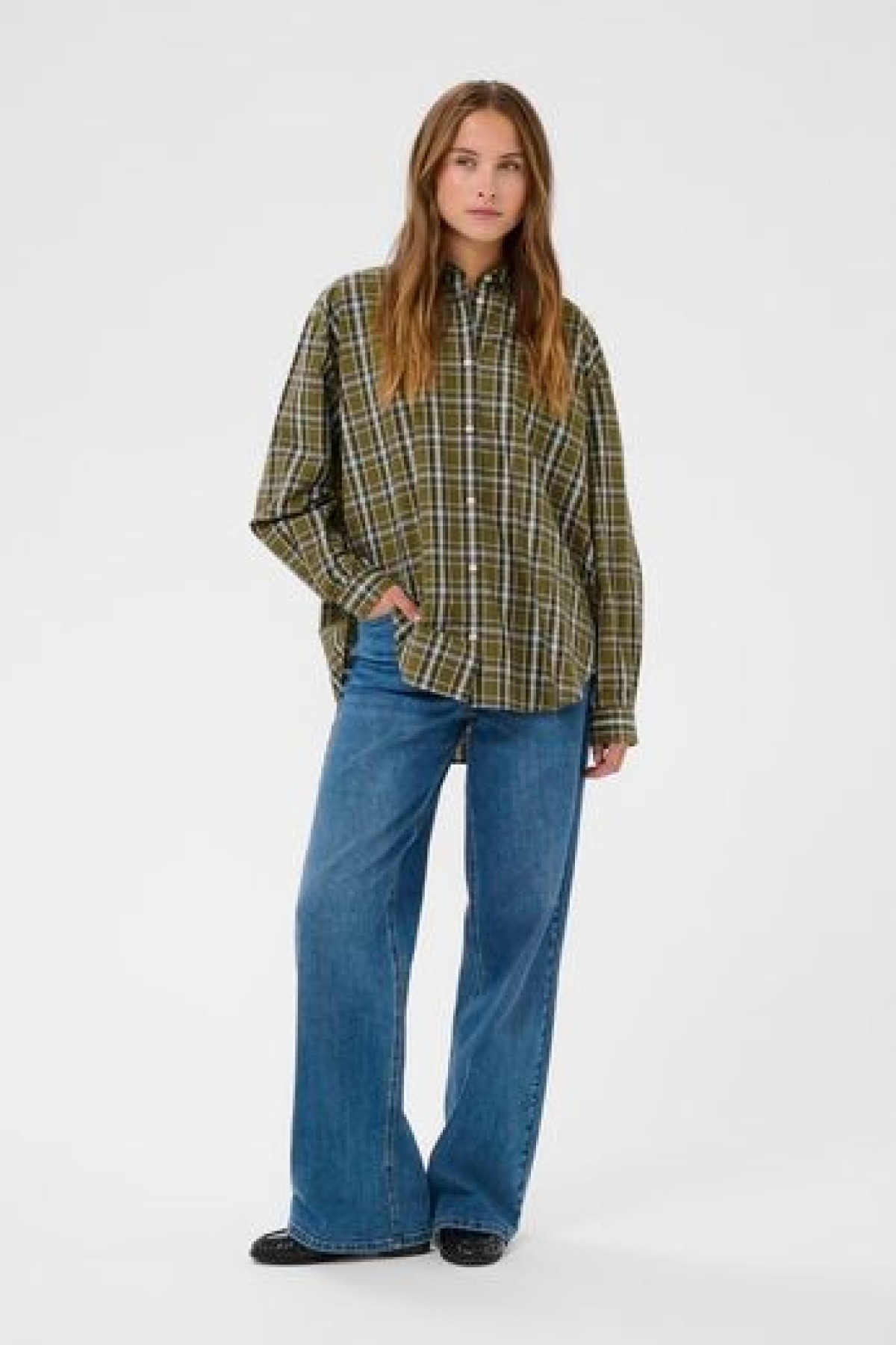 Διαχρονικό καρό πουκάμισο σε ίσια γραμμή.