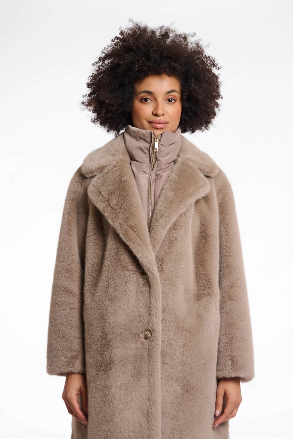 ΓΟΥΝΙΝΟ ΠΑΛΤΟ ΜΕ ΑΠΟΣΠΩΜΕΝΟ ΓΙΑΚΑ. ΔΙΑΤΙΘΕΤΑΙ ΣΕ ΔΥΟ ΧΡΩΜΑΤΑ. ΠΟΥΡΟ ΚΑΙ ΜΑΥΡΟ