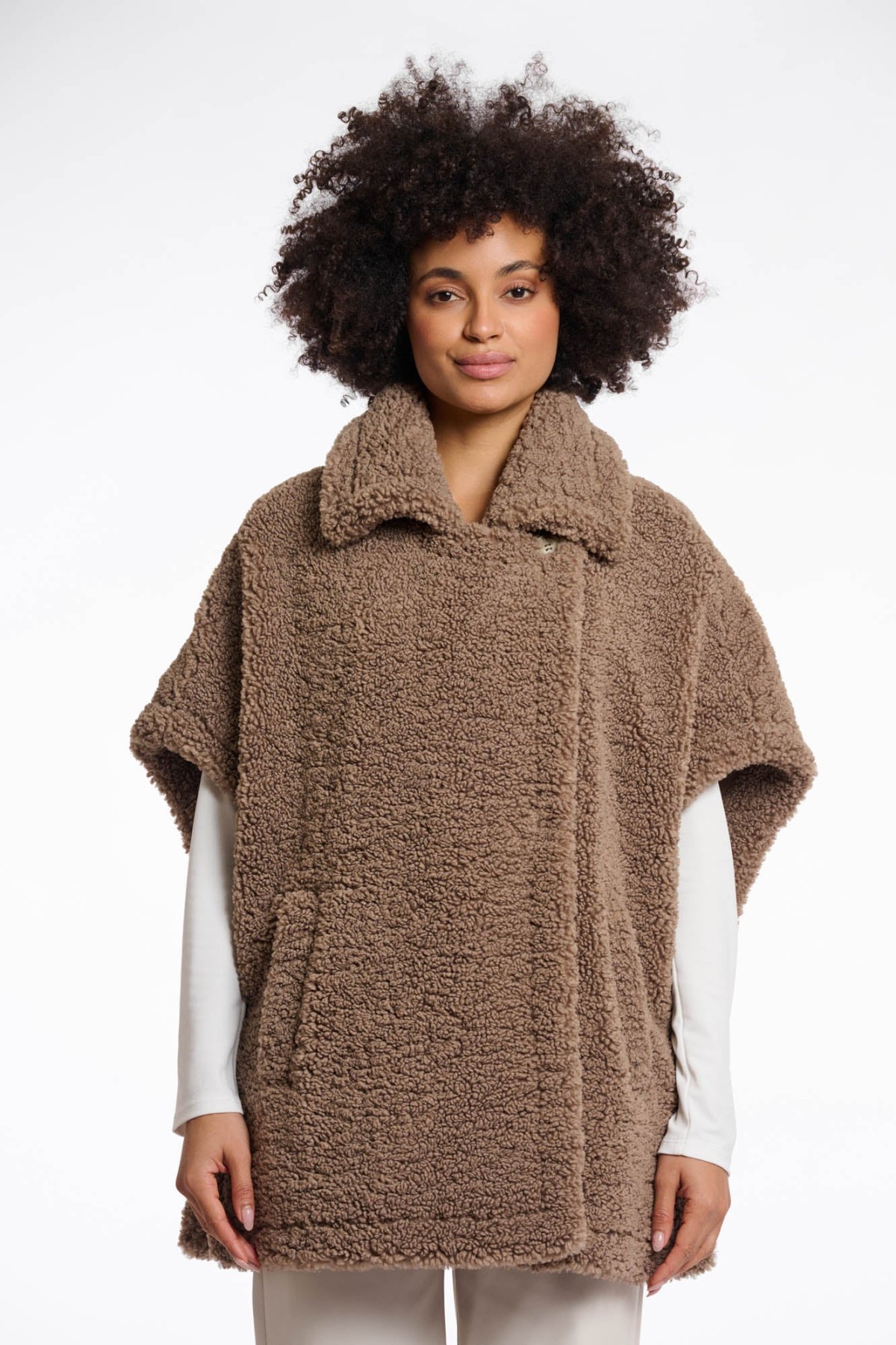 ΑΠΑΛΟ ΚΑΙ ΠΟΛΥΤΕΛΕΣ TEDDY ΓΙΛΕΚΟ. ΔΥΟ ΧΡΩΜΑΤΑ, ΚΑΦΕ ΚΑΙ ΕΚΡΟΥ