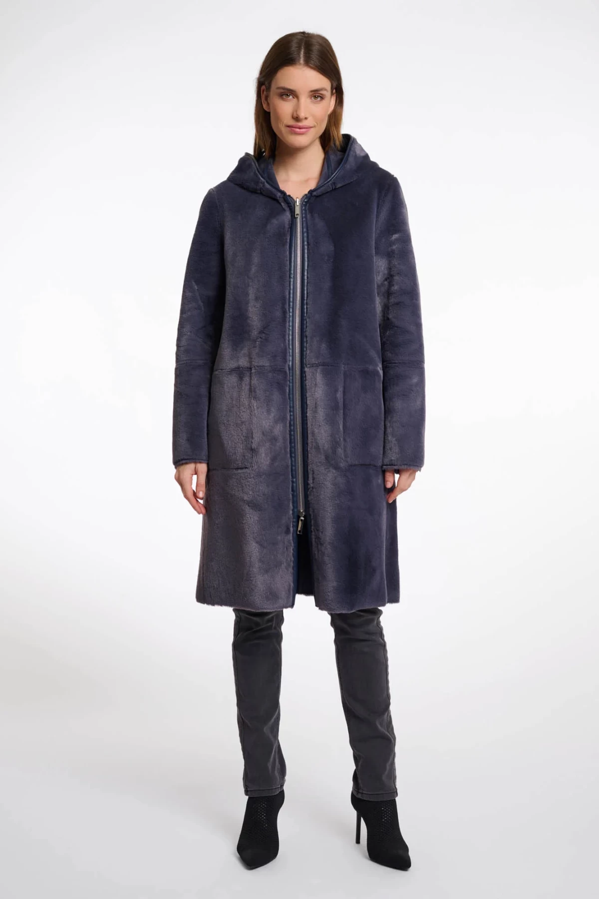 ΠΑΝΩΦΟΡΙ ΜΕ ΚΟΥΚΟΥΛΑ ΔΙΠΛΗΣ ΟΨΗΣ. ΔΙΑΤΙΘΕΤΑΙ ΣΕ ΤΡΙΑ ΧΡΩΜΑΤΑ. ΓΚΡΙ ΤΗΣ ΝΥΧΤΑΣ ,ΕΚΡΟΥ ΚΑΙ ΠΟΥΡΟ.