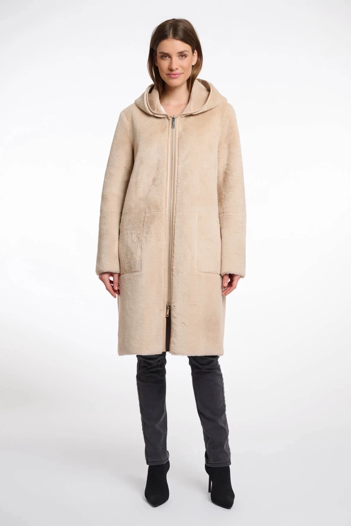 ΠΑΝΩΦΟΡΙ ΜΕ ΚΟΥΚΟΥΛΑ ΔΙΠΛΗΣ ΟΨΗΣ. ΔΙΑΤΙΘΕΤΑΙ ΣΕ ΤΡΙΑ ΧΡΩΜΑΤΑ. ΓΚΡΙ ΤΗΣ ΝΥΧΤΑΣ ,ΕΚΡΟΥ ΚΑΙ ΠΟΥΡΟ.