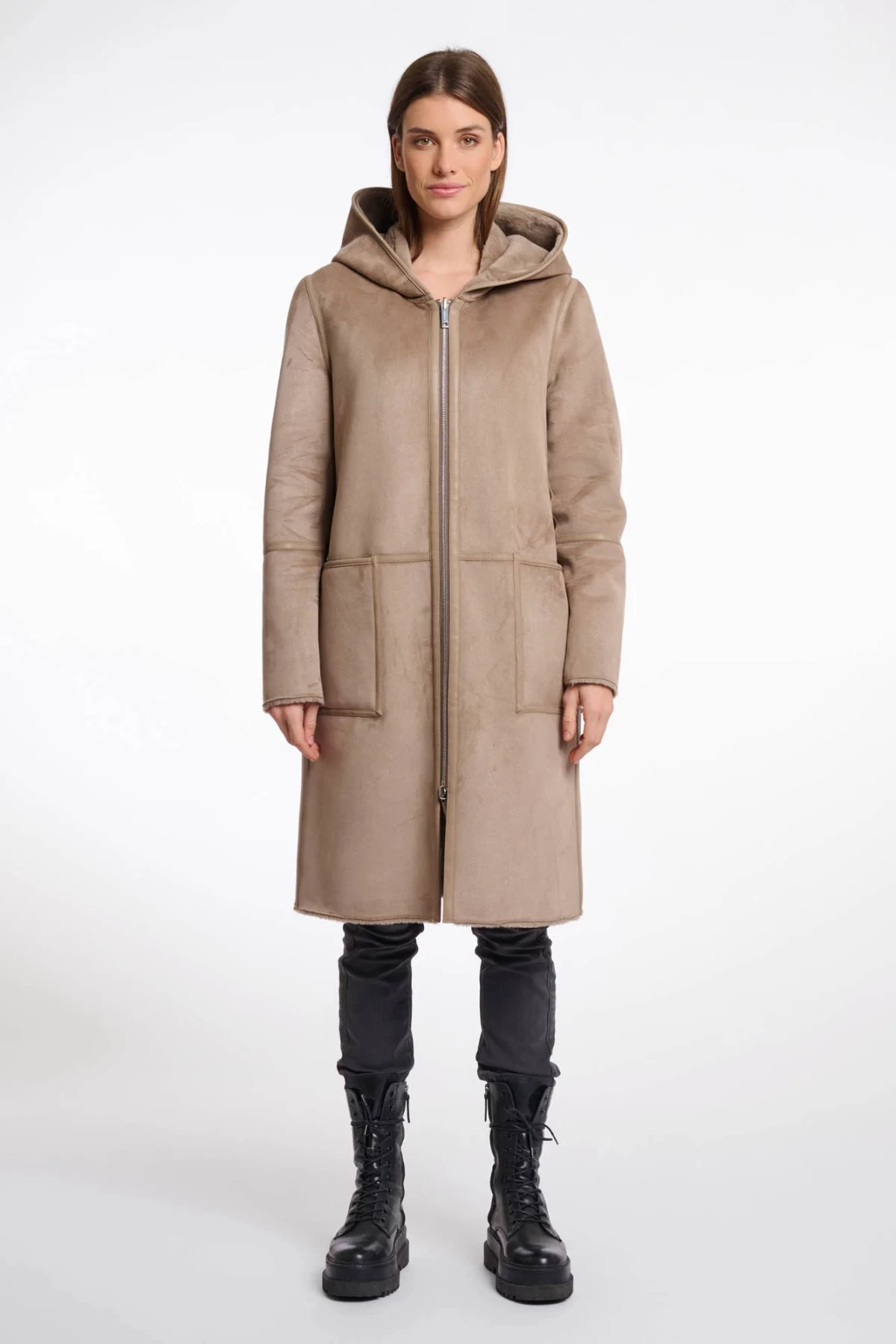 ΠΑΝΩΦΟΡΙ ΜΕ ΚΟΥΚΟΥΛΑ ΔΙΠΛΗΣ ΟΨΗΣ. ΔΙΑΤΙΘΕΤΑΙ ΣΕ ΤΡΙΑ ΧΡΩΜΑΤΑ. ΓΚΡΙ ΤΗΣ ΝΥΧΤΑΣ ,ΕΚΡΟΥ ΚΑΙ ΠΟΥΡΟ.