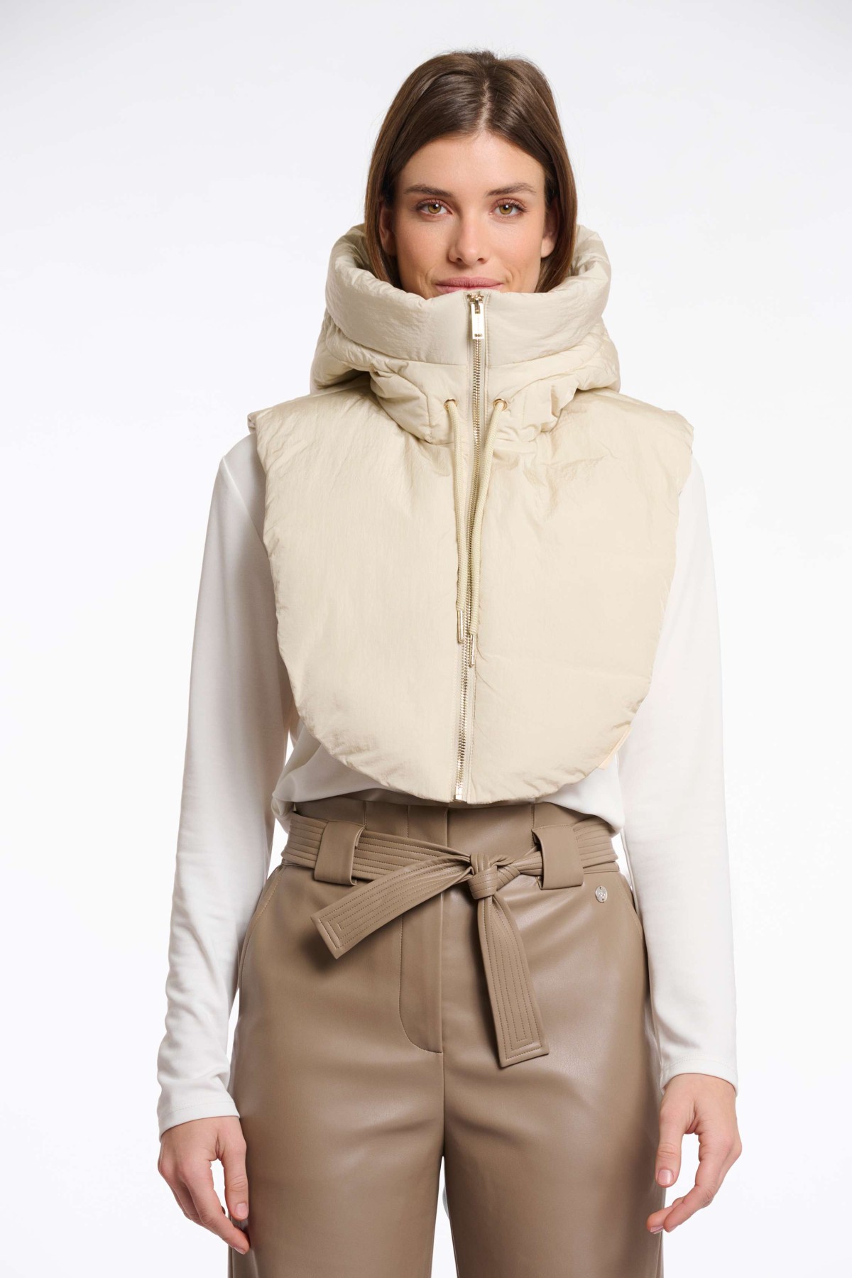 COLLAR WITH HOOD