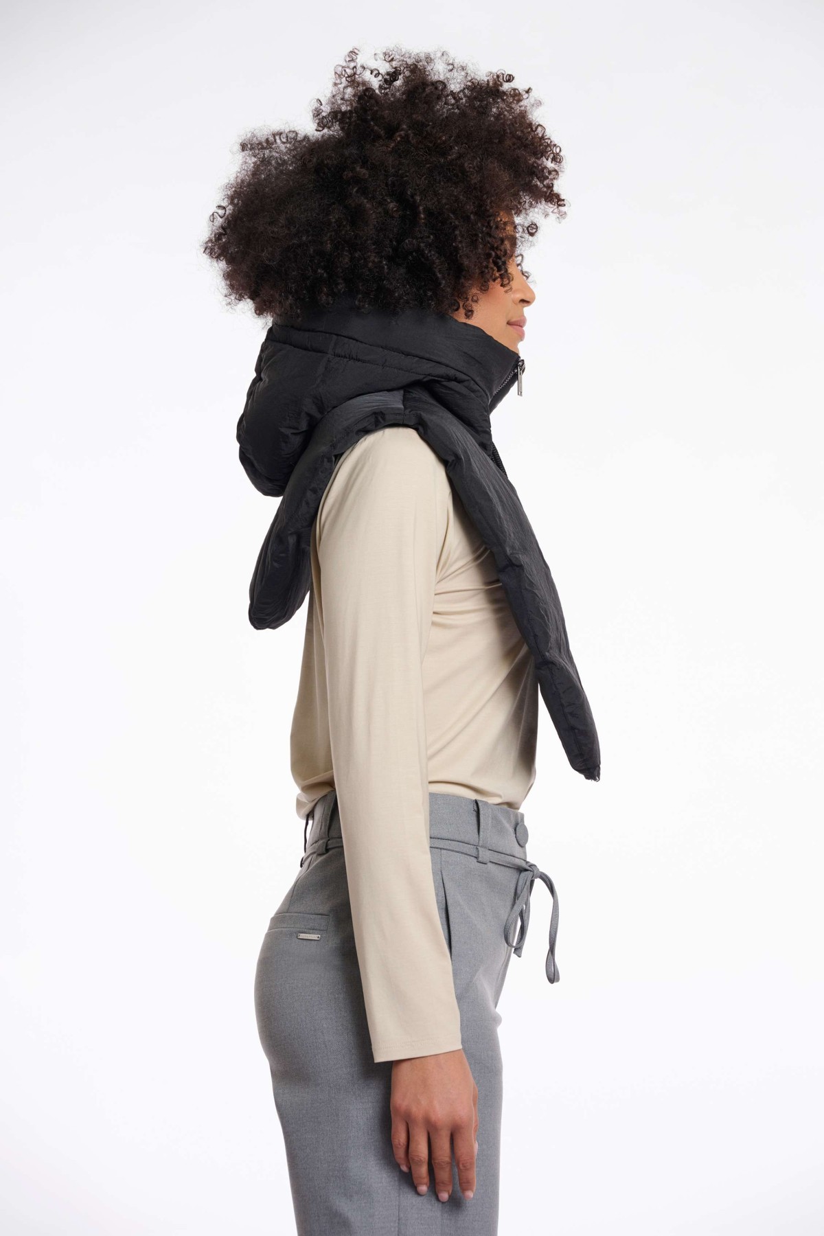 COLLAR WITH HOOD