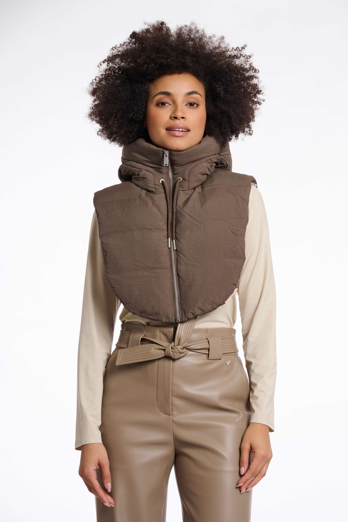 COLLAR WITH HOOD
