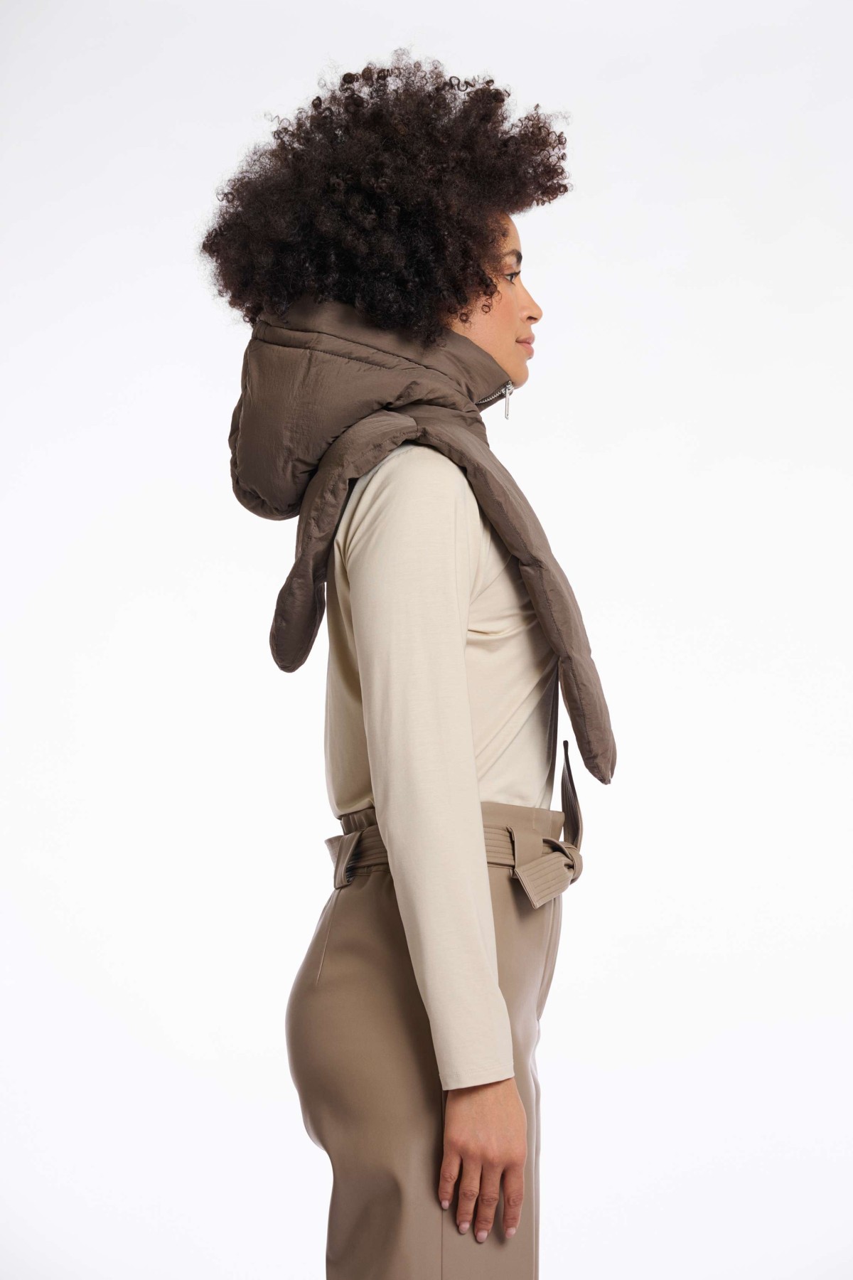 COLLAR WITH HOOD
