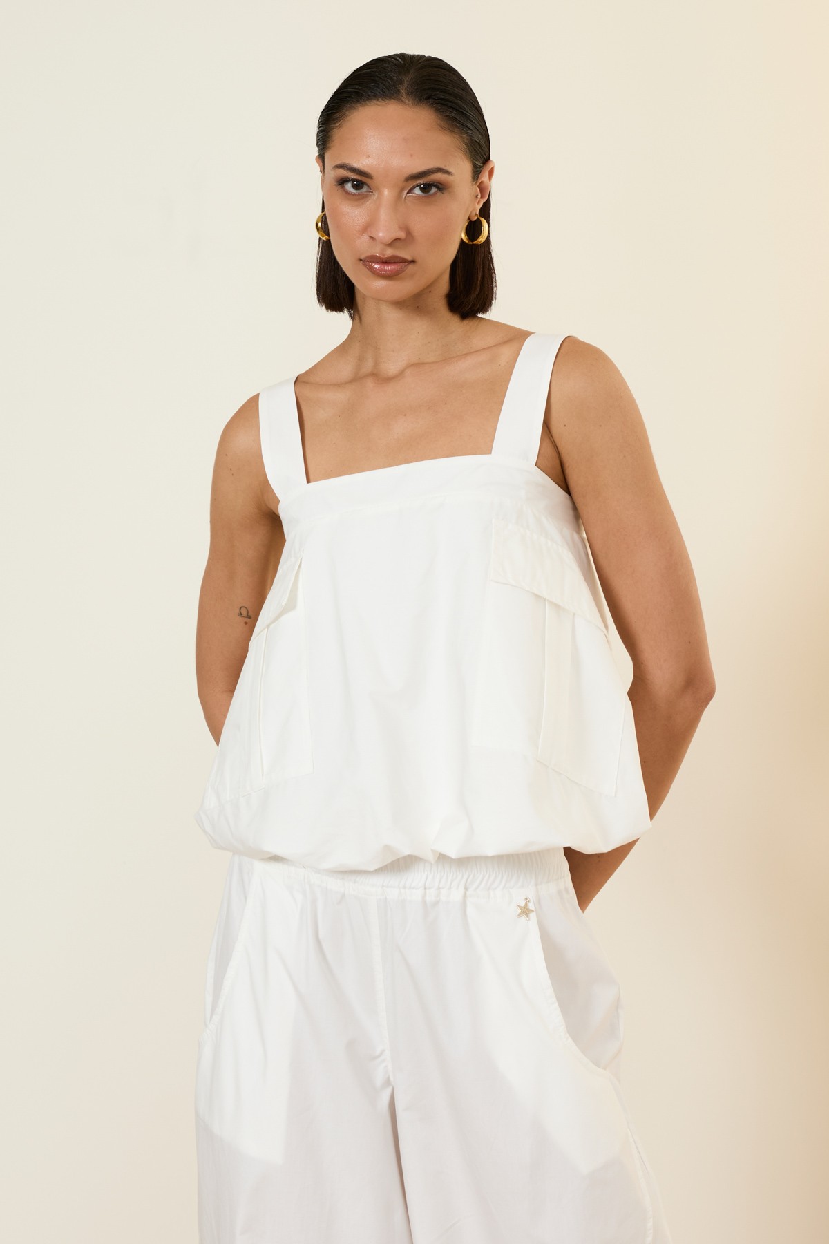 CROP-TOP ΣΕ ΤΡΙΑ ΧΡΩΜΑΤΑ / ΚΑΦΕ, ΜΑΥΡΟ, ΛΕΥΚΟ