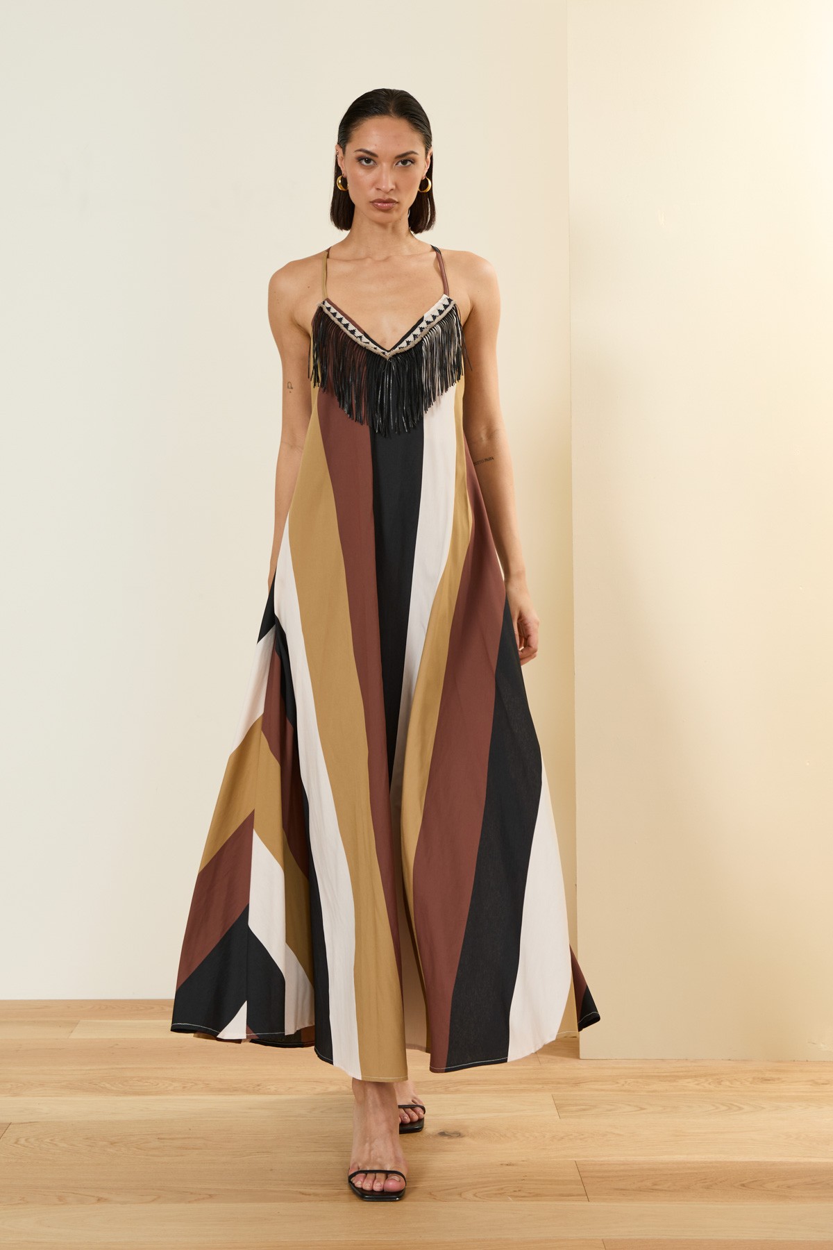 BOHO VIBES ΙΝ Α ΜΑΧΙ DRESS WITH CHEST FRINGE