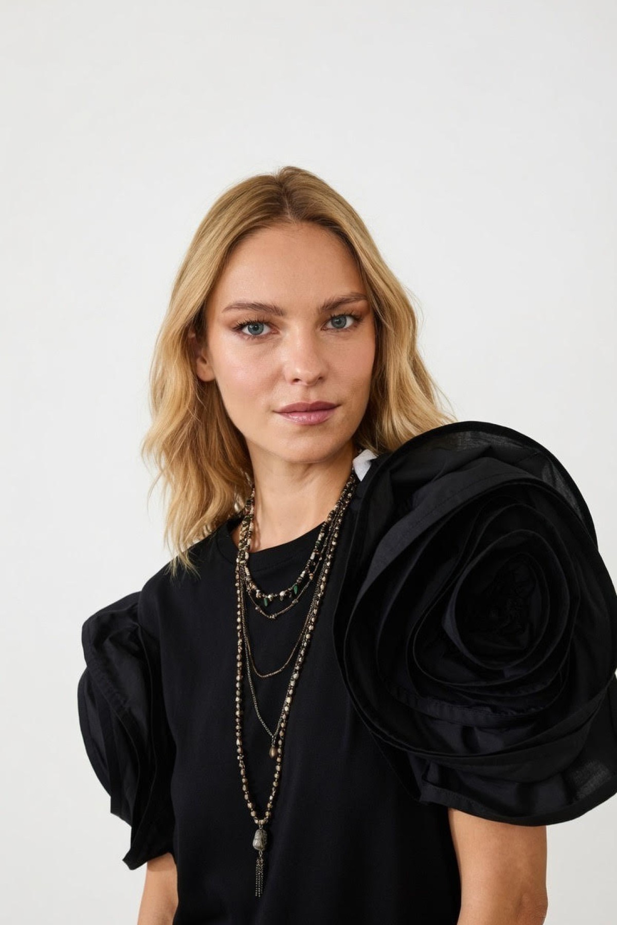 Short-sleeve top with statement sleeves