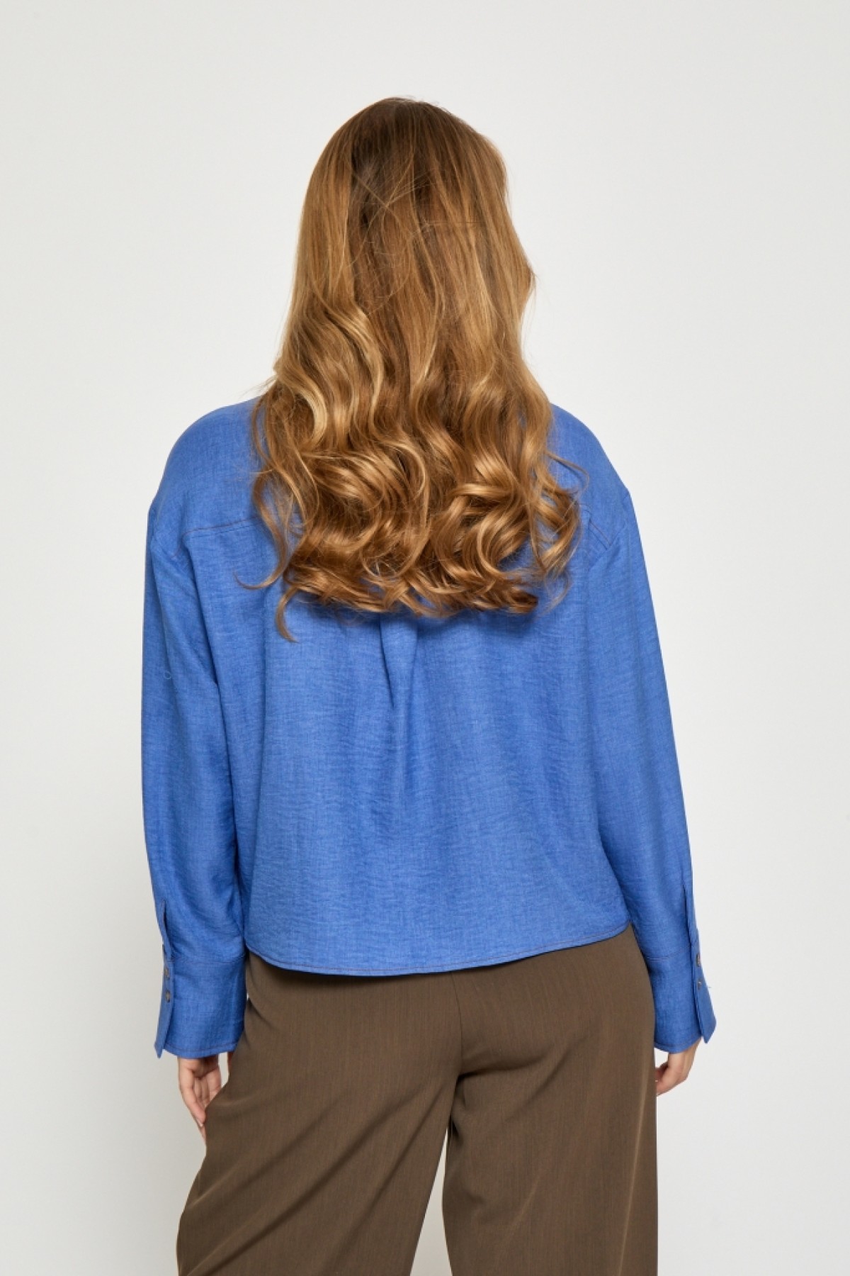 Πουκάμισο σε ίσια γραμμή.