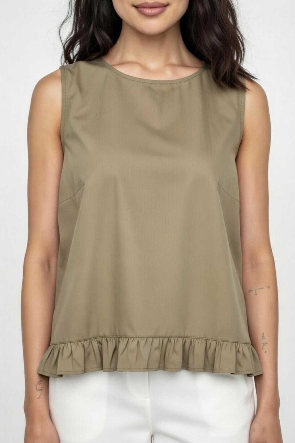 Sleeveless loose top