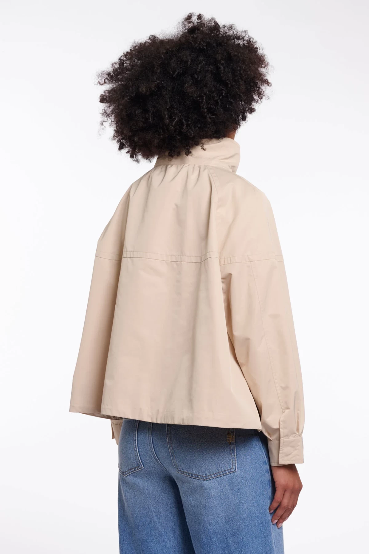 Άνετο κοντό πανωφόρι