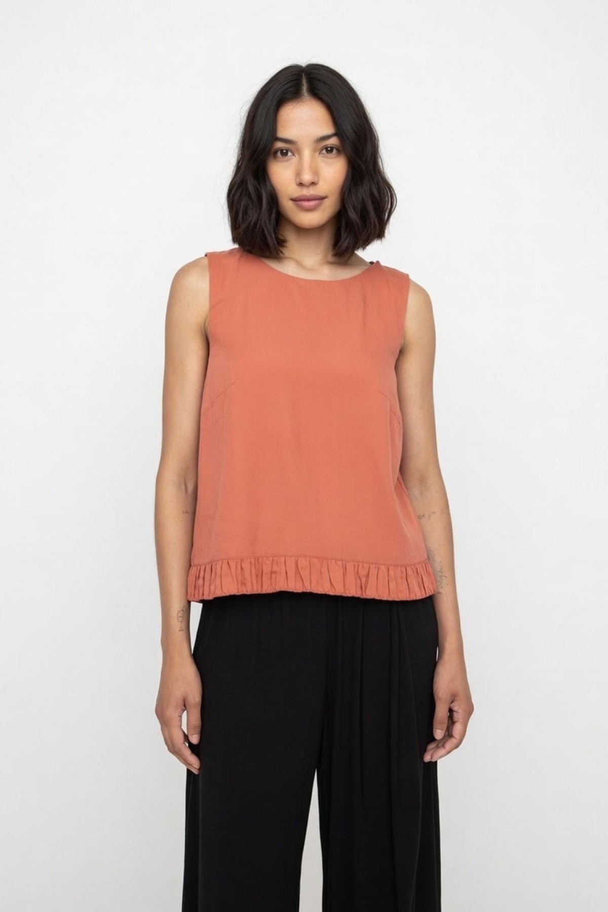 Sleeveless loose top