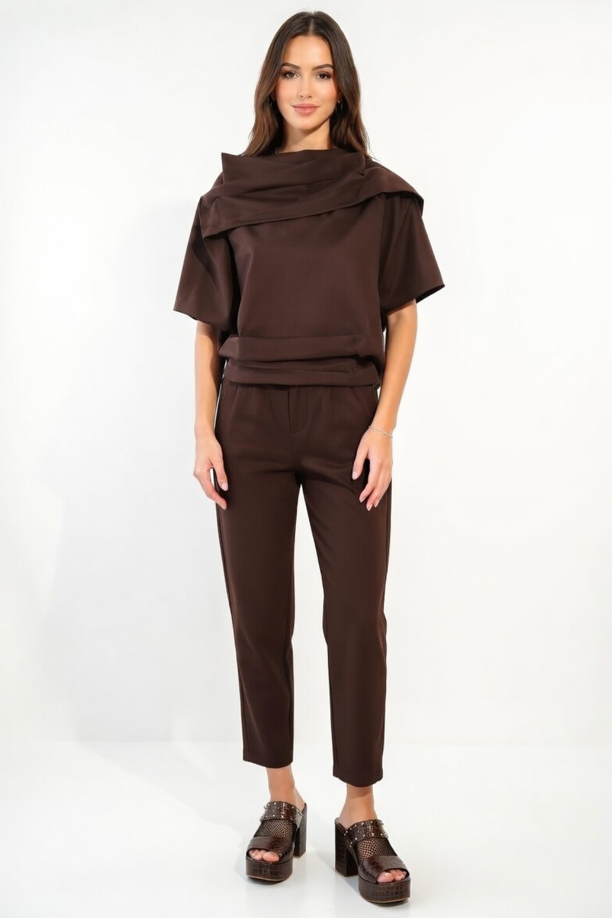 Poplin pants with an elastic waistband at the back for a perfect fit