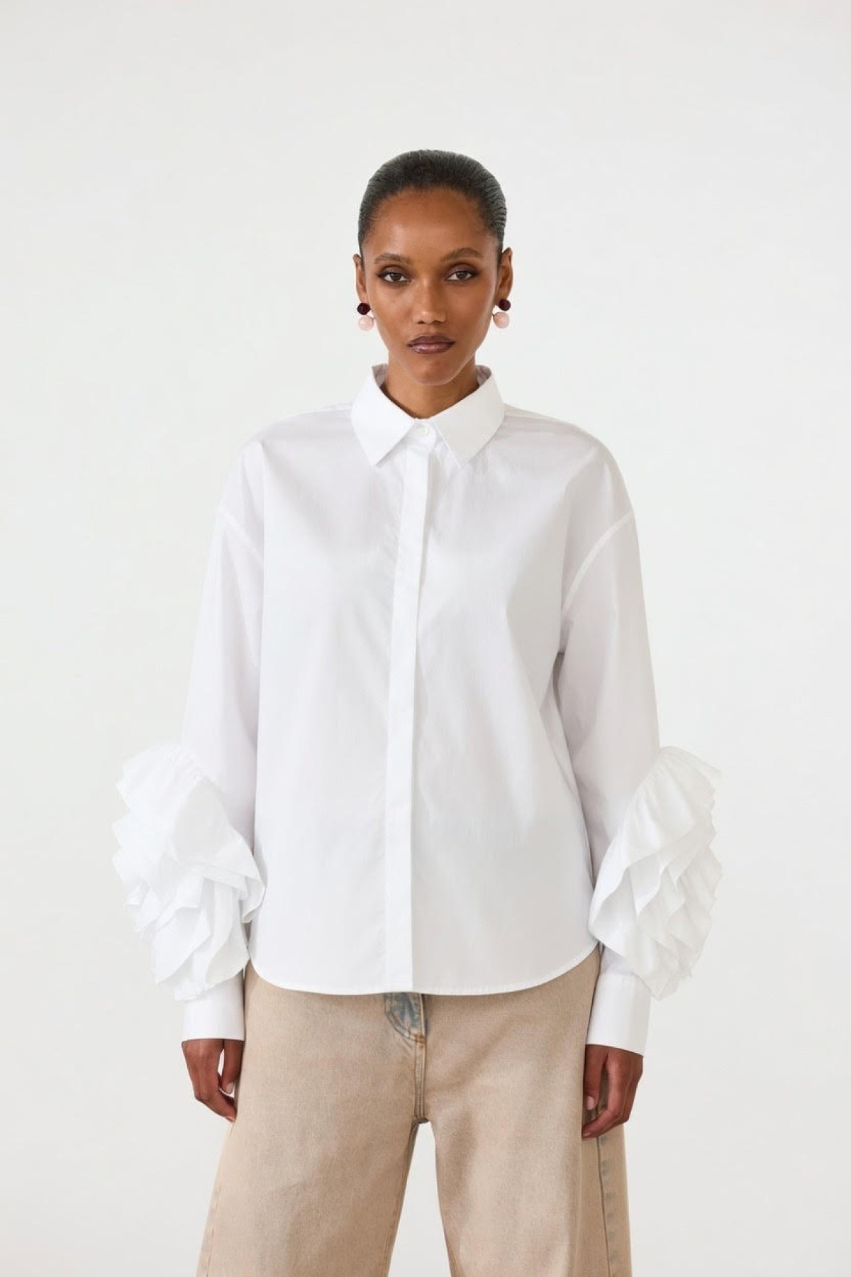 Λευκό πουκάμισο με ξεχωριστά μανίκια