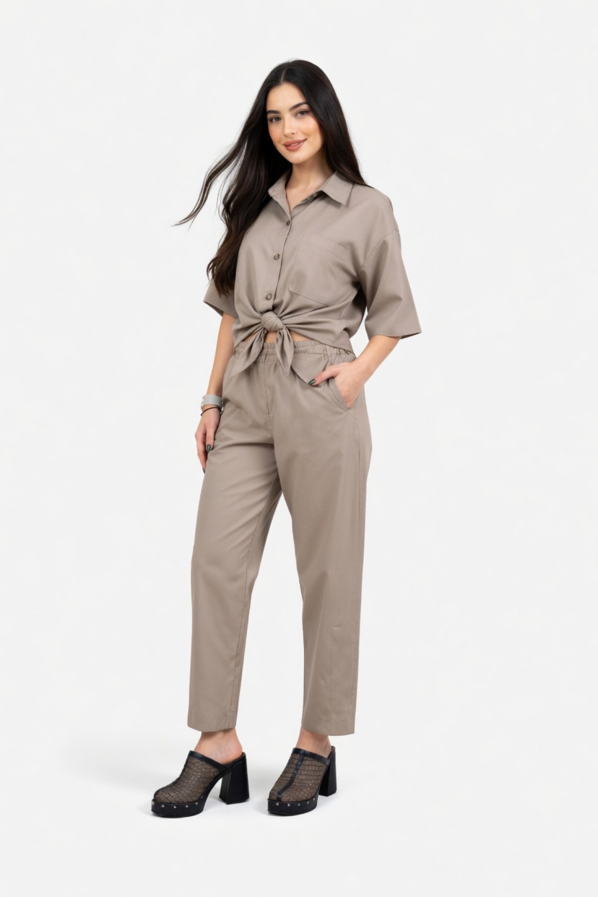 Poplin pants with an elastic waistband at the back for a perfect fit