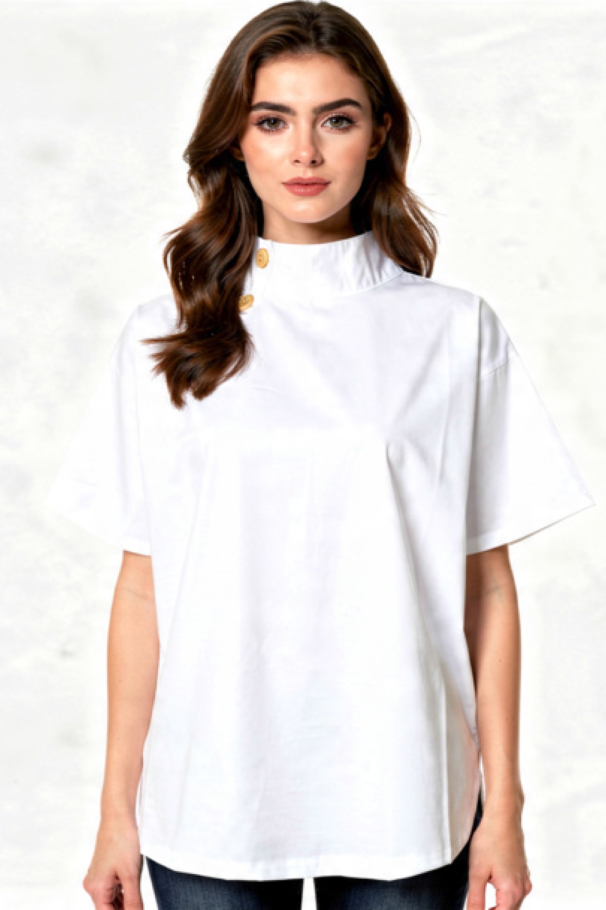 Κοντομάνικη  stylish μπλούζα με πλαϊνά κουμπιά.