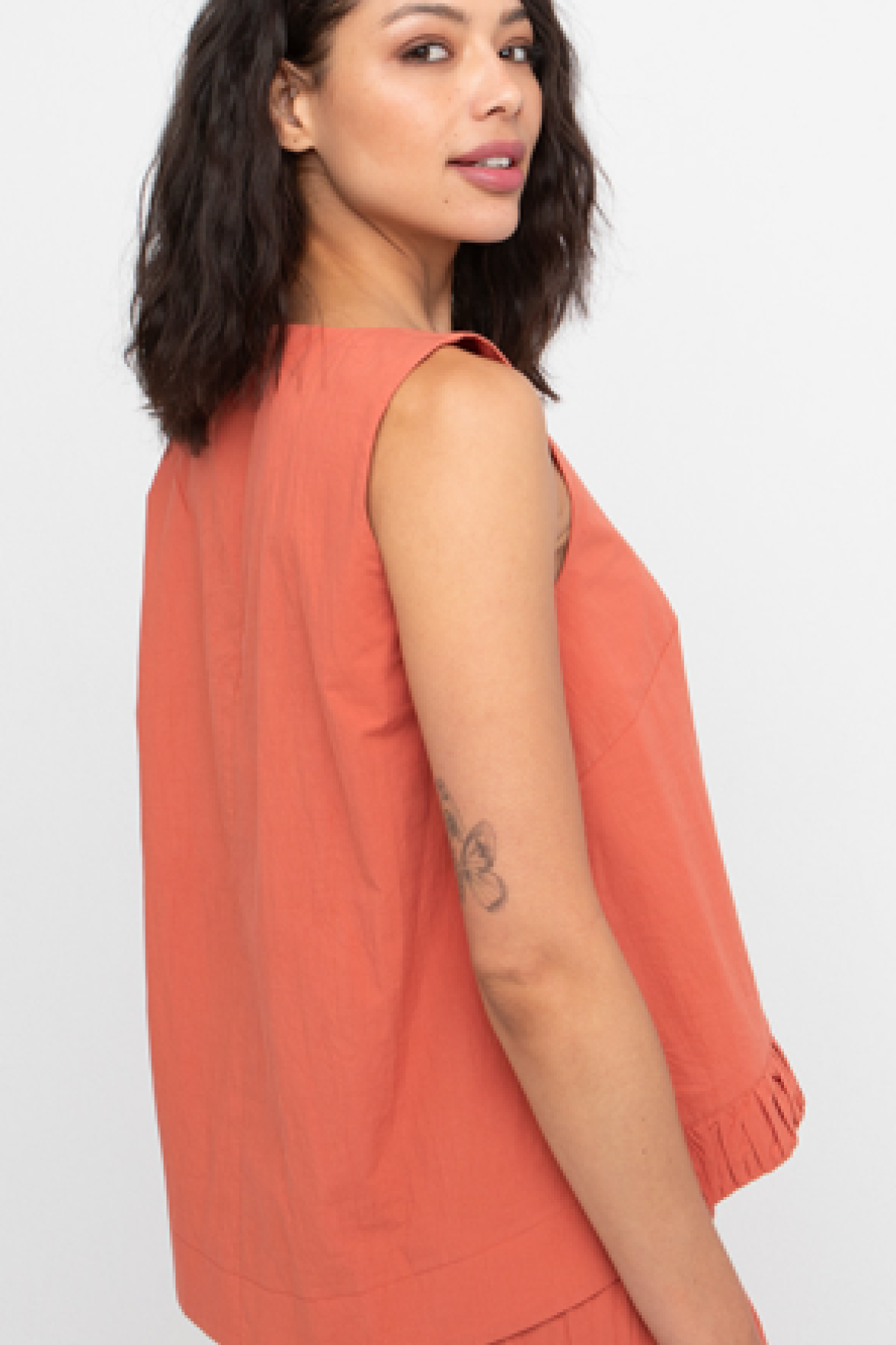 Sleeveless loose top