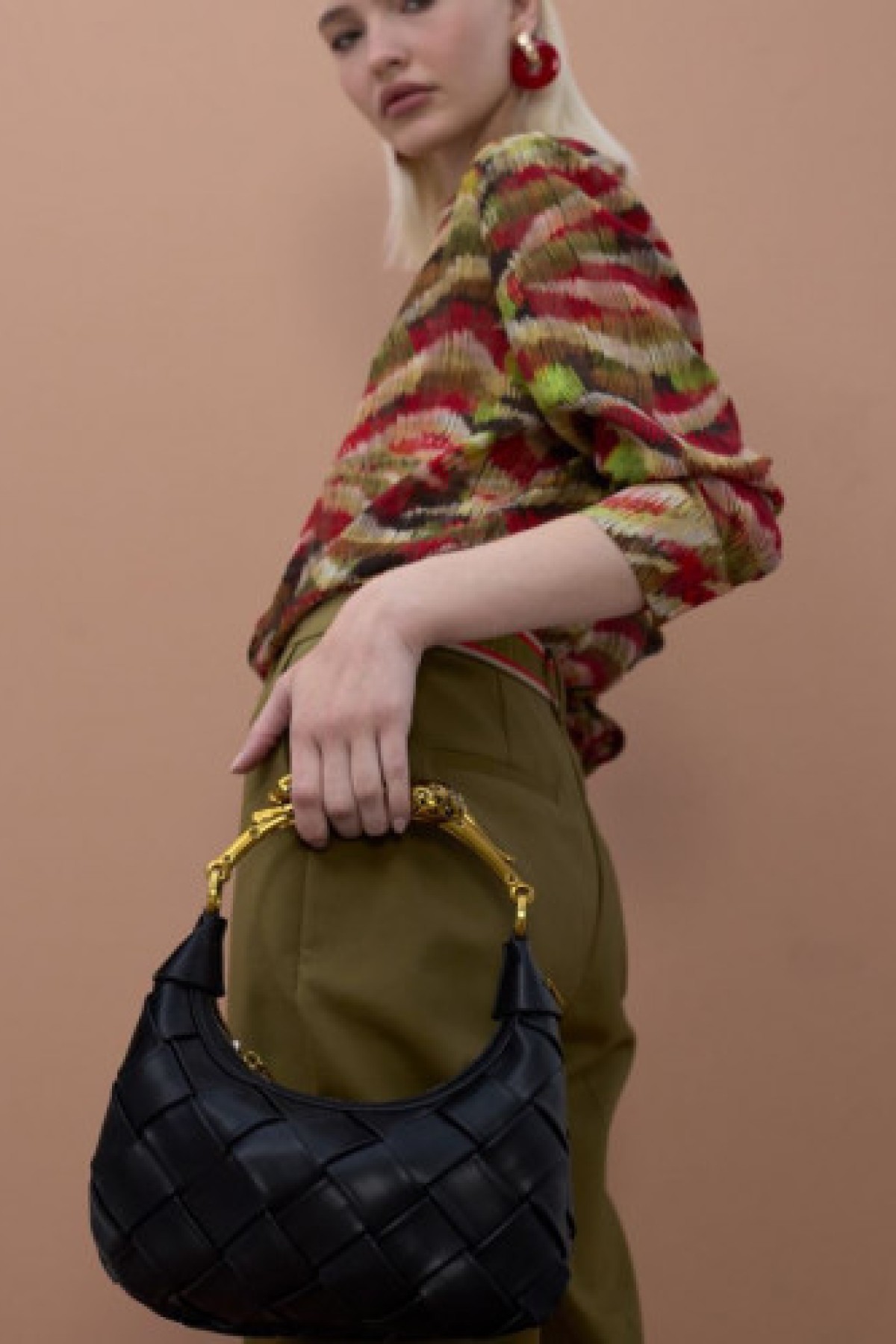 Woven Bag with metallic Leopard Handle.