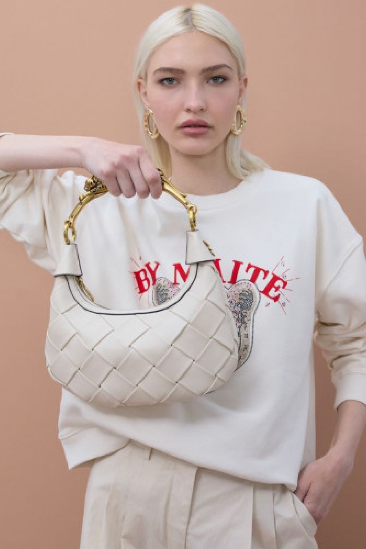 Woven Bag with metallic Leopard Handle.