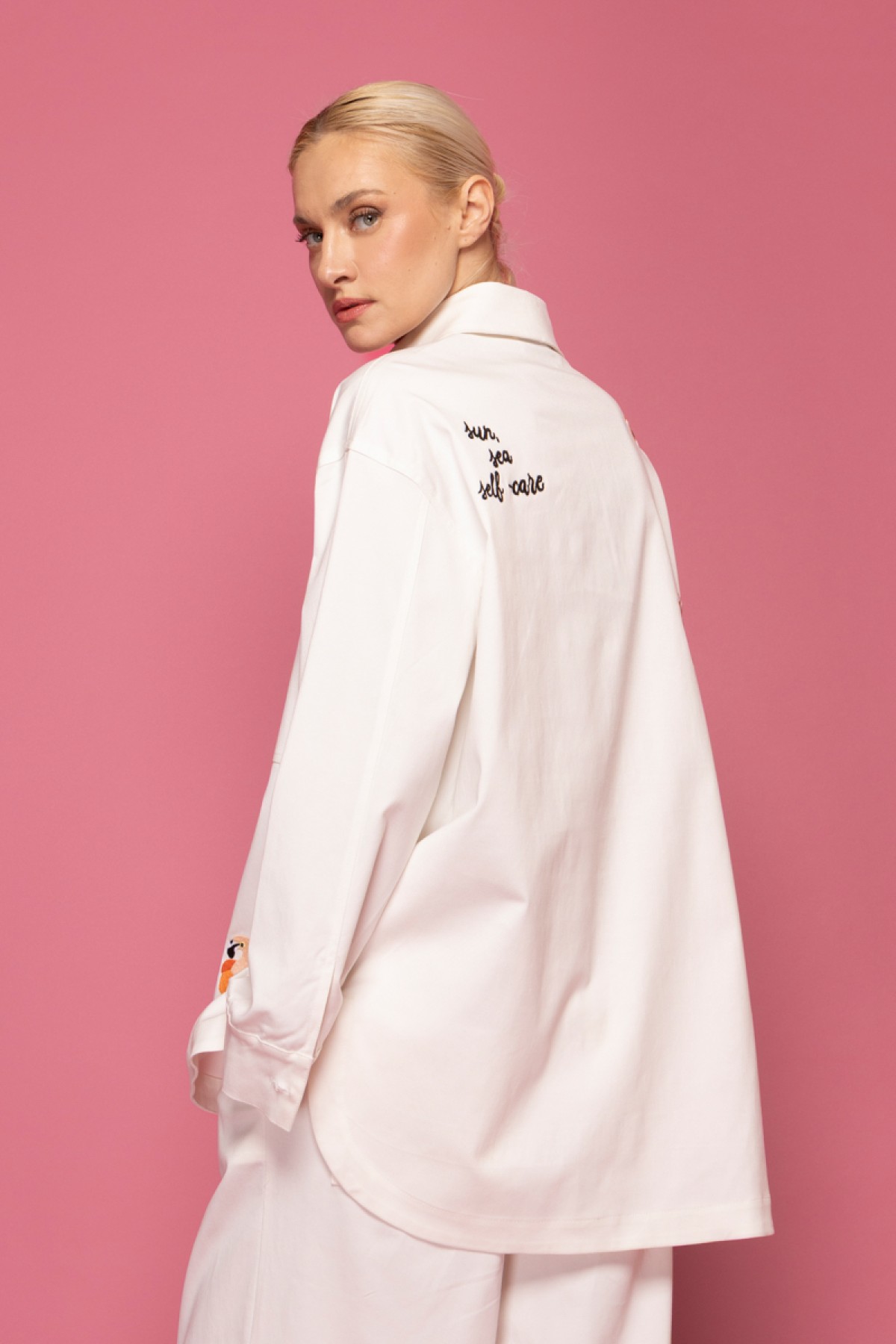 Οversized λευκό πουκάμισο/jacket με  πολύχρωμα κεντημένα patches