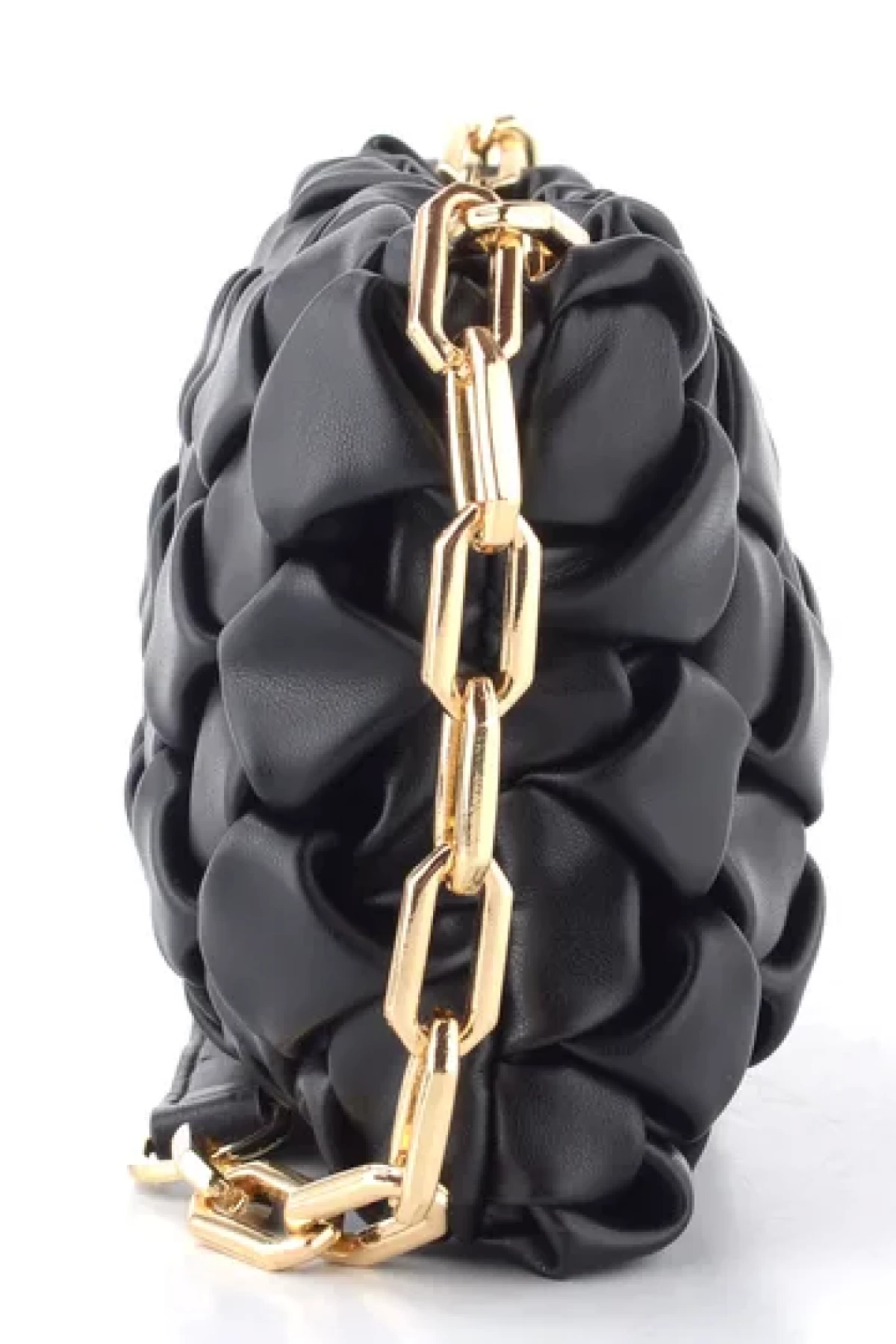 Shoulder bag with knot effect.