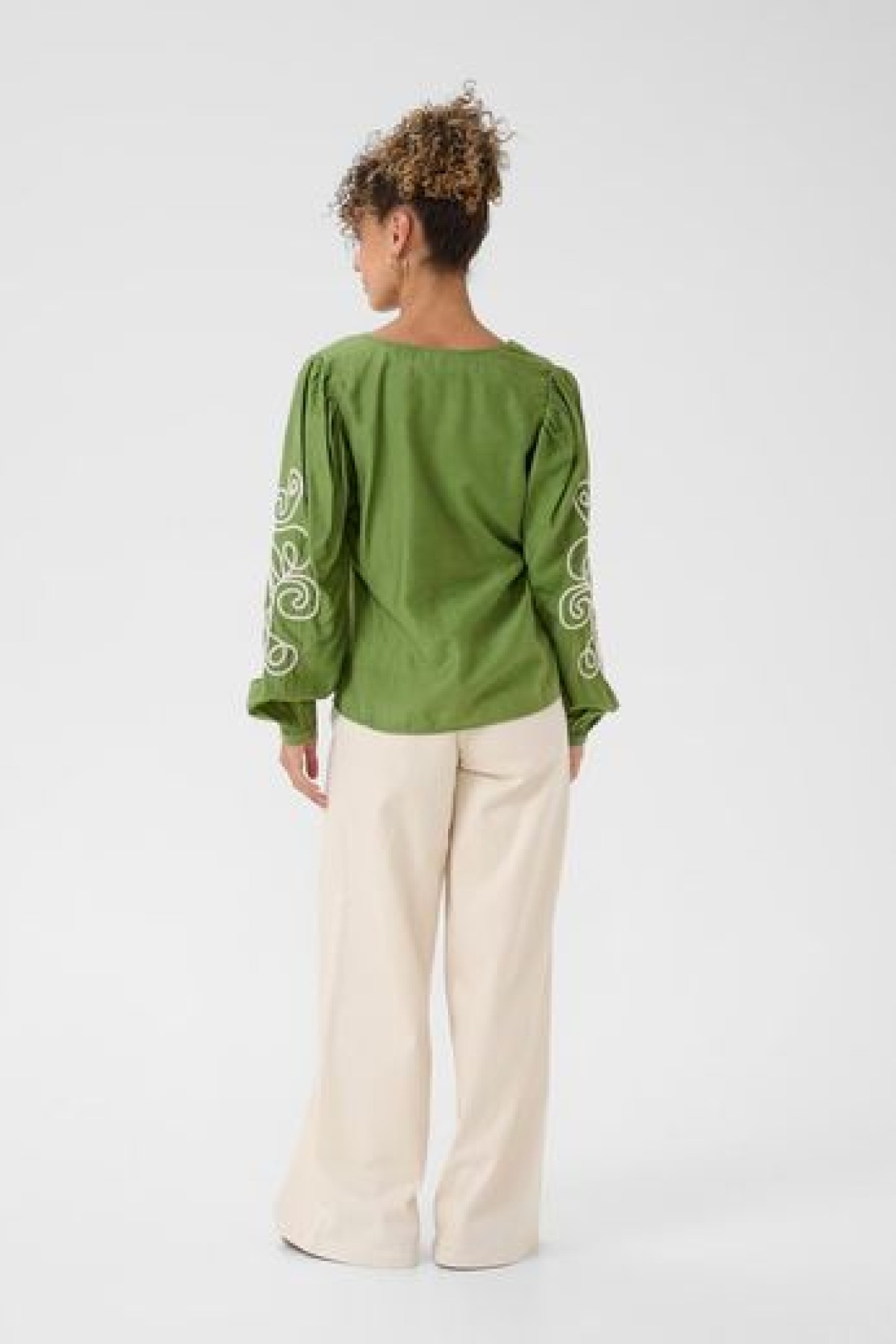 Long sleeves blouse with a V-neckline