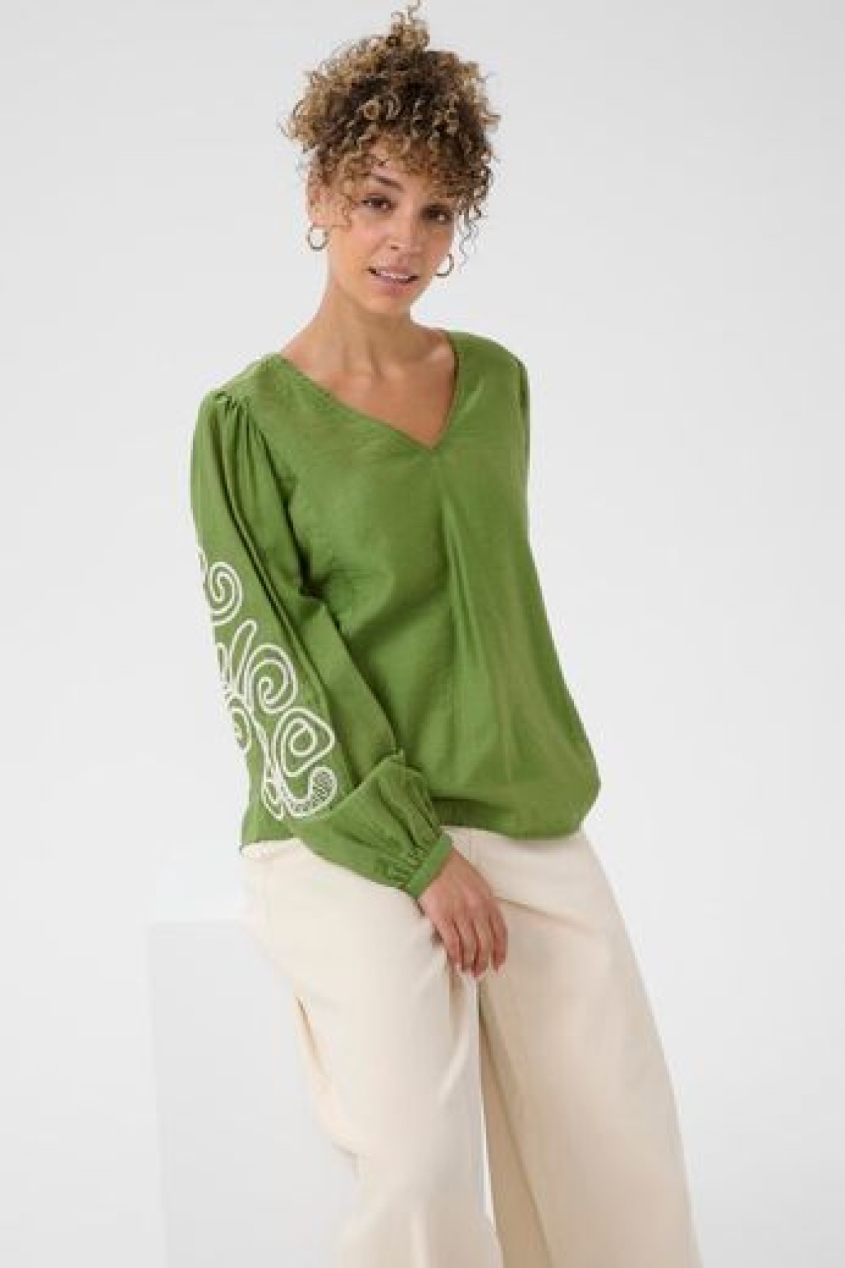 Long sleeves blouse with a V-neckline