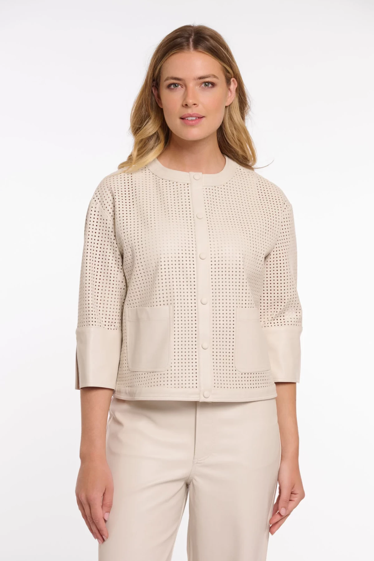 Εco-leather jacket σε τρείς αποχρώσεις, εκρού, μπεζ και μαύρο.